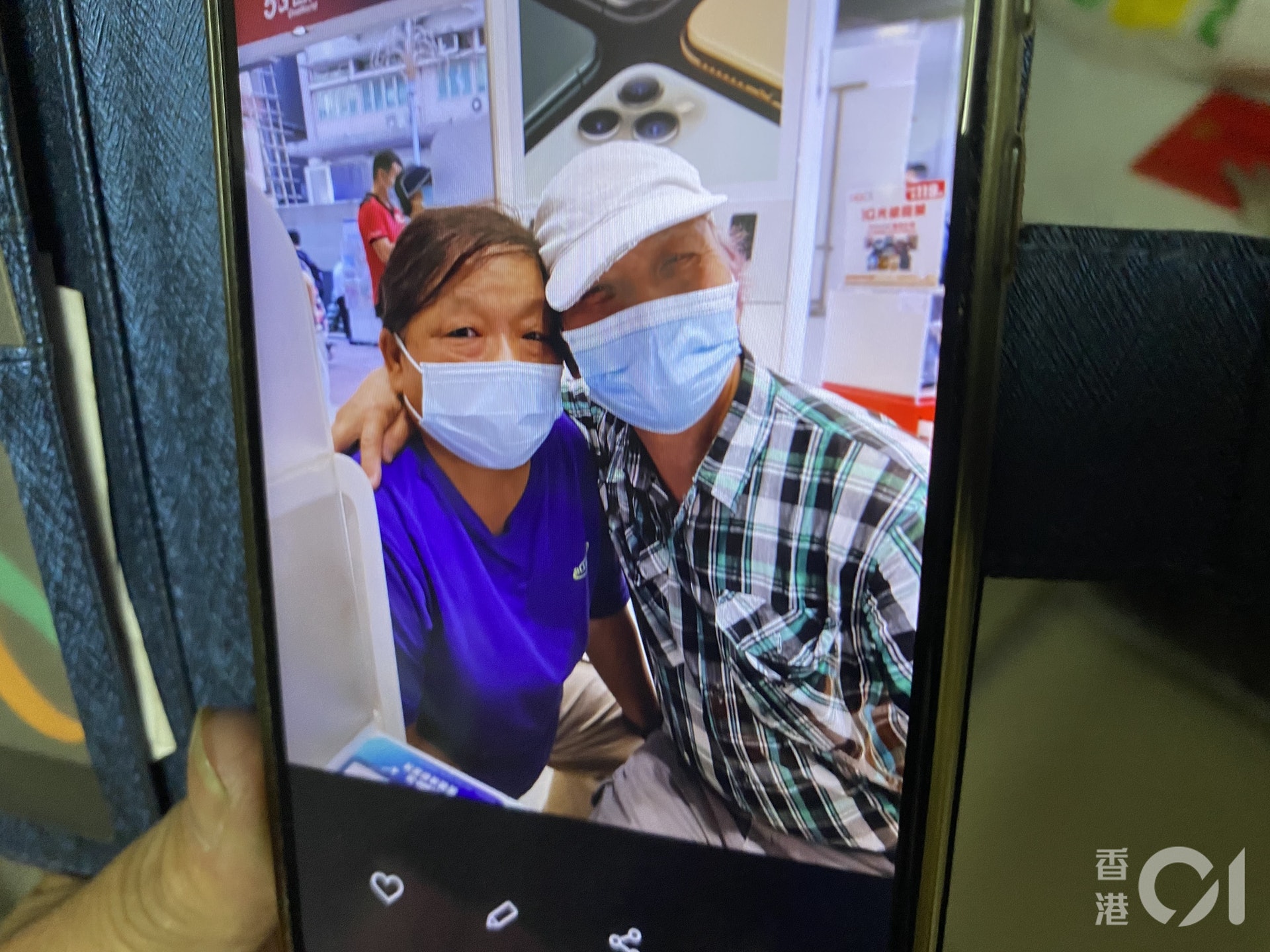 死者生前與妻子合照。(凌逸德攝) 死者生前與妻子合照。(凌逸德攝)