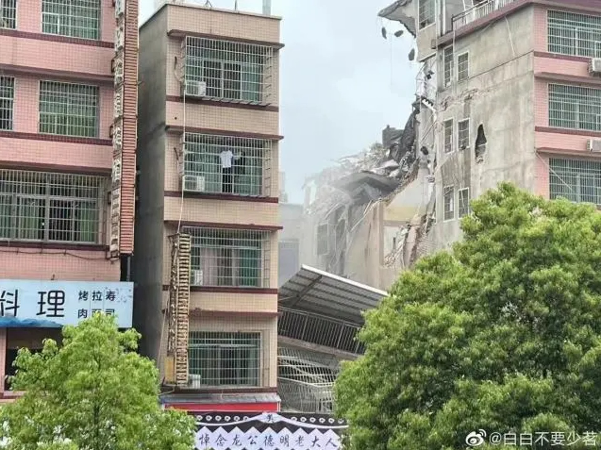 湖南長沙一棟建築發生倒塌。(微博) 湖南長沙一棟建築發生倒塌。(微博)