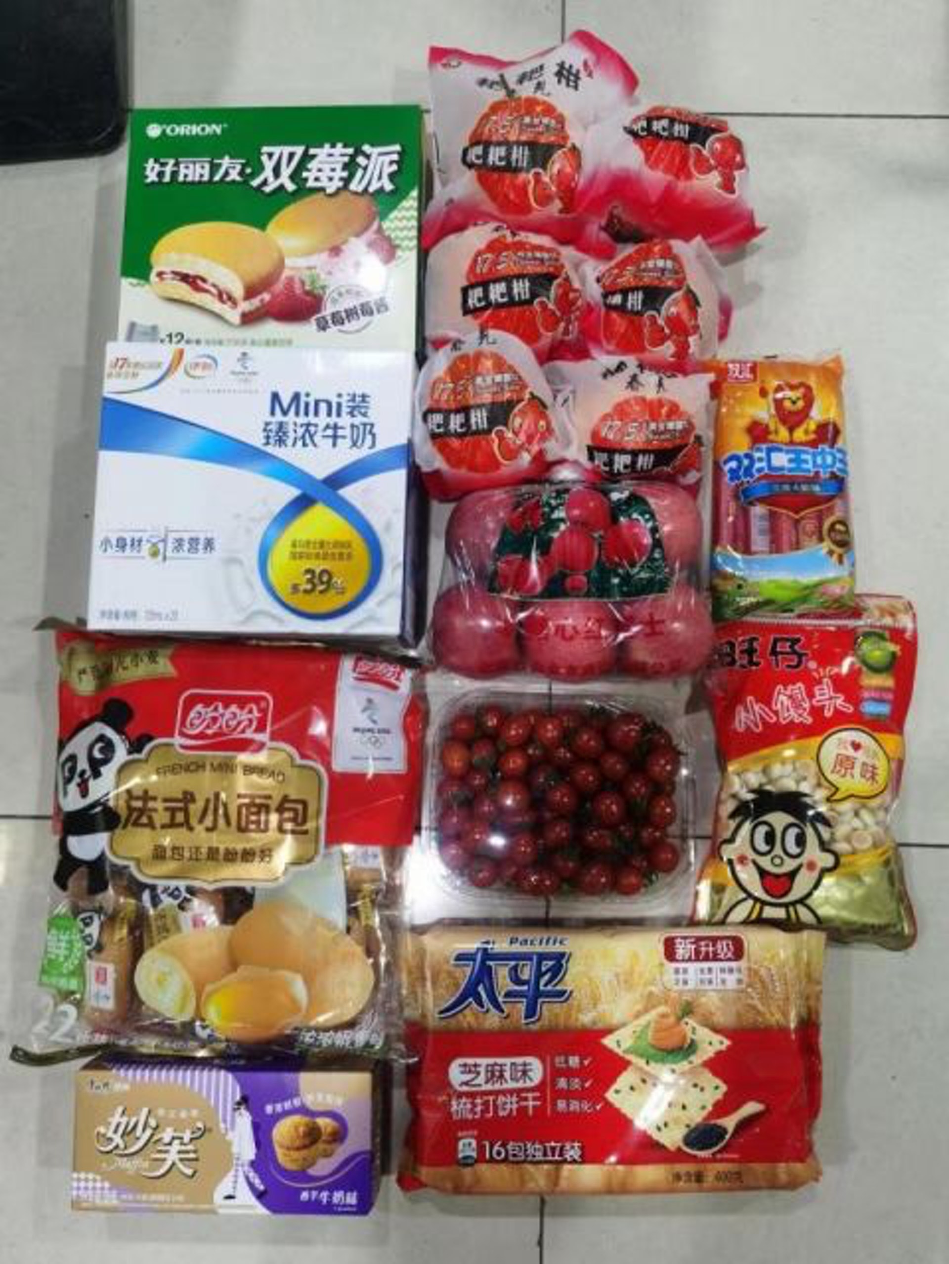 有隔離酒店相關負責人稱,為保障幼兒隔離期間的飲食營養、健康等,酒店提高了餐食標準。(北京青年報) 有隔離酒店相關負責人稱,為保障幼兒隔離期間的飲食營養、健康等,酒店提高了餐食標準。(北京青年報)