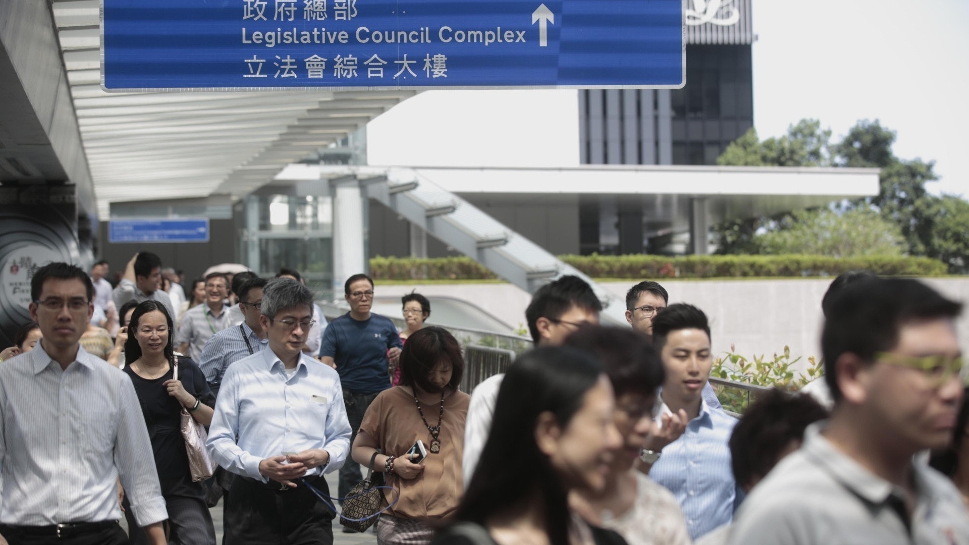 公務員加薪︱回溯4月劃一加2.5% 爭取8月追加並發放經調整薪金 公務員加薪︱回溯4月劃一加2.5% 爭取8月追加並發放經調整薪金
