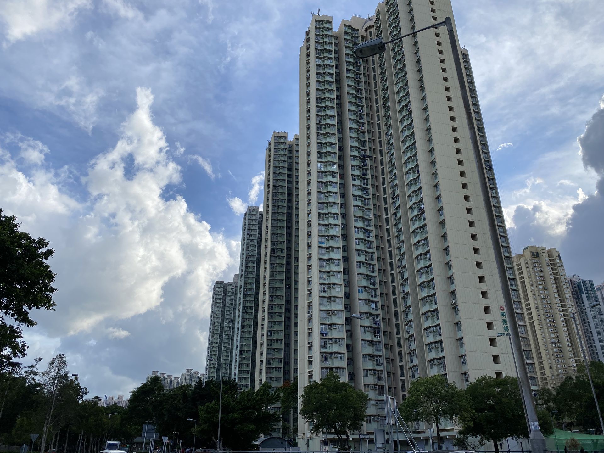 封區｜政府圍封將軍澳明德邨明道樓　目標明午12時完成行動