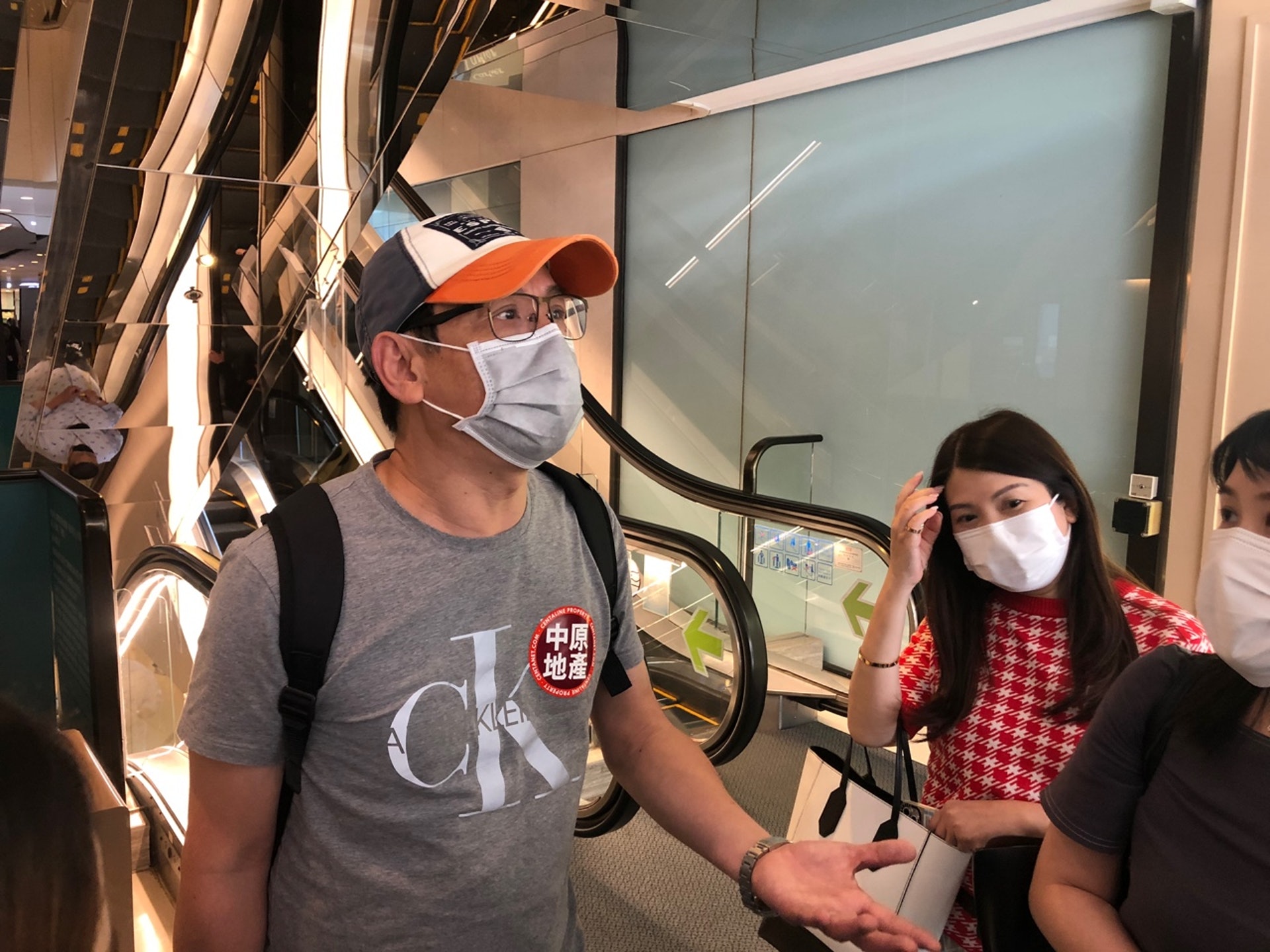 買家陳先生本身居住元朗區,今日以800萬元購一伙柏瓏 I 兩房戶,認為「磚頭」保值。 買家陳先生本身居住元朗區,今日以800萬元購一伙柏瓏 I 兩房戶,認為「磚頭」保值。