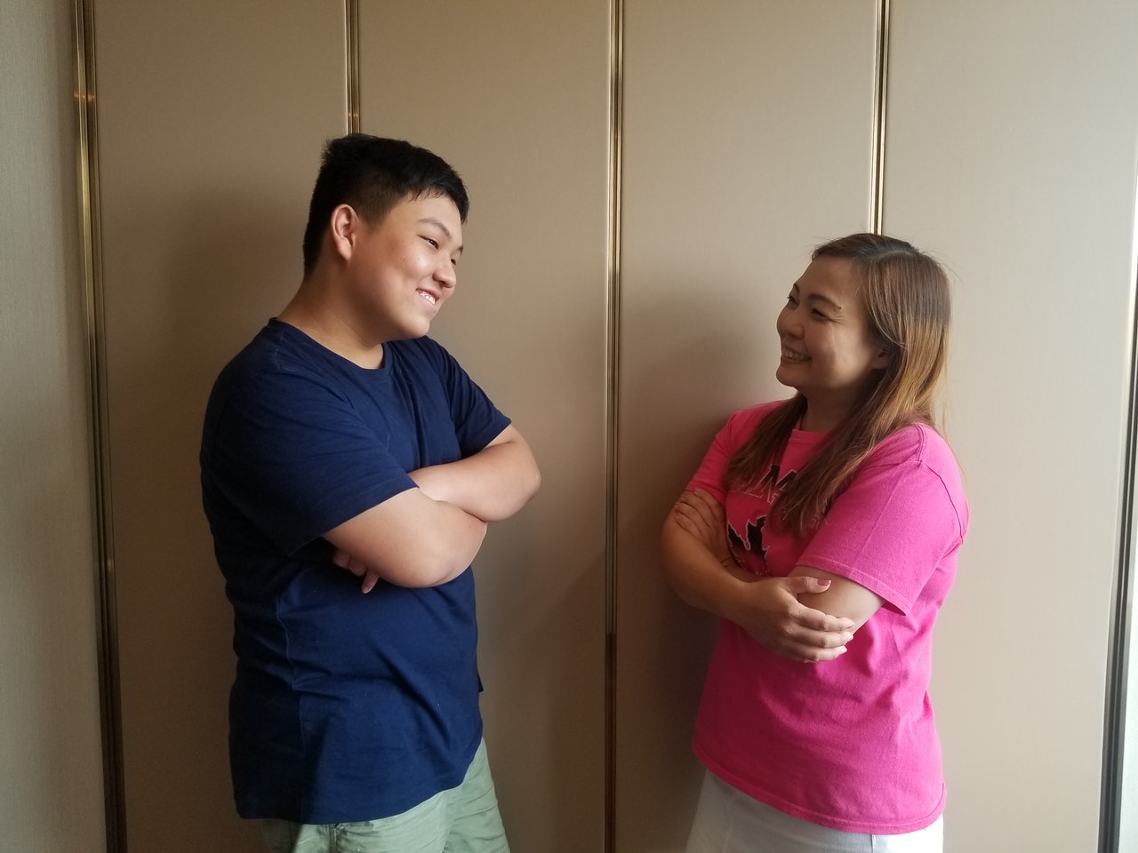 Christy(右)的兒子銳堅(左)於幼稚園時期被發現患上ADHD,她陪同求診時,意外發現自己也患有ADHD。但為母則強,她只好「頂硬上」。(香港救助兒童會提供圖片) Christy(右)的兒子銳堅(左)於幼稚園時期被發現患上ADHD,她陪同求診時,意外發現自己也患有ADHD。但為母則強,她只好「頂硬上」。(香港救助兒童會提供圖片)