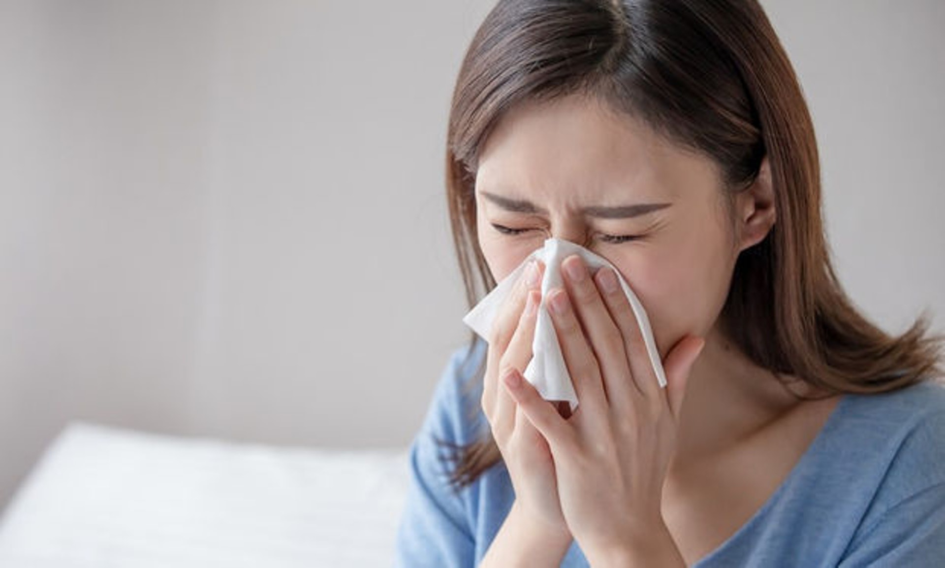 與塵蟎共眠分分鐘會引發塵蟎過敏,出現流鼻水、流眼淚、打噴嚏、喘氣等症狀 (圖片: FreePik) 與塵蟎共眠分分鐘會引發塵蟎過敏,出現流鼻水、流眼淚、打噴嚏、喘氣等症狀 (圖片: FreePik)