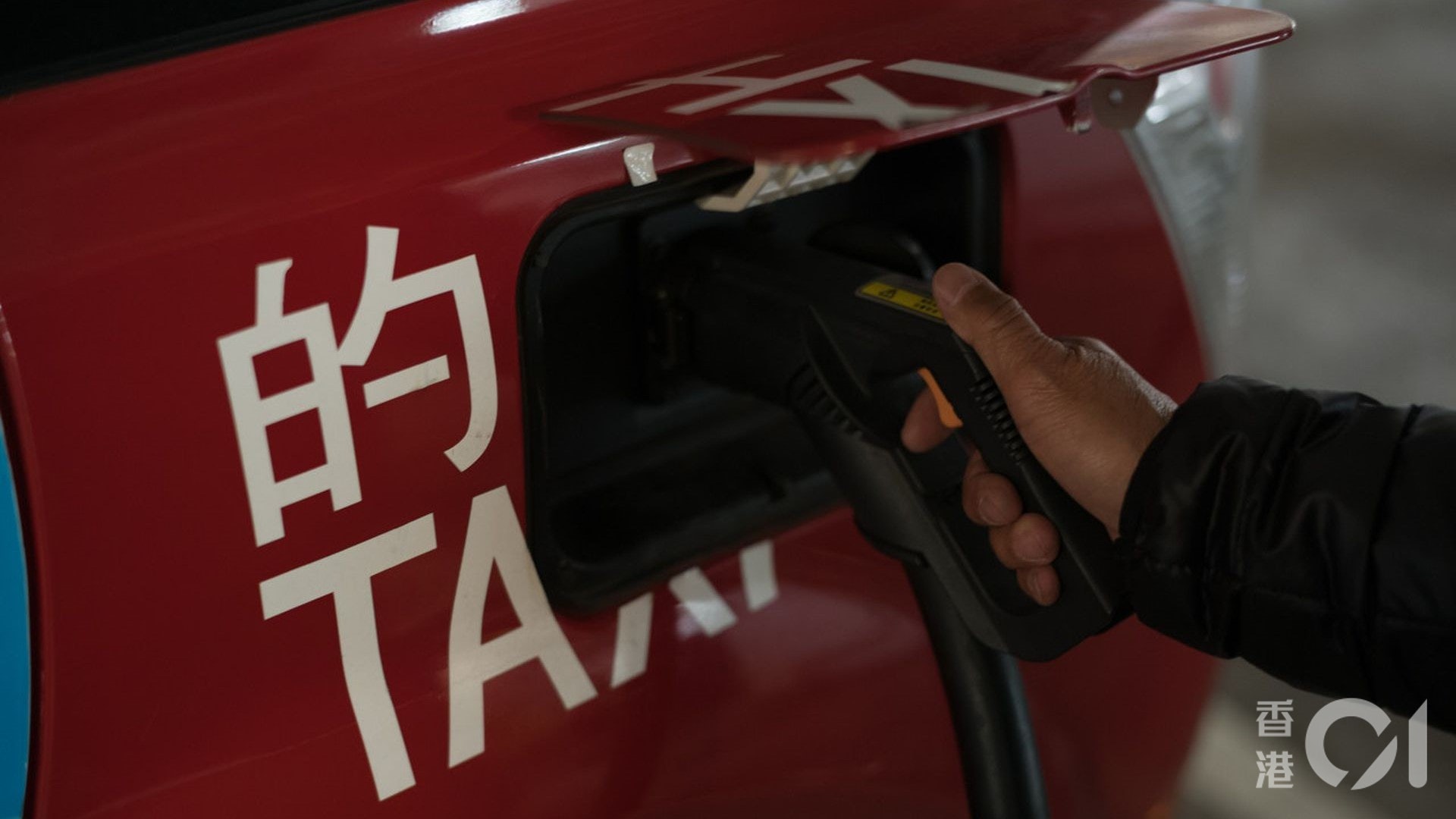 4輛電動的士今年中試行營運 參與車行料將購比亞迪作試驗 4輛電動的士今年中試行營運 參與車行料將購比亞迪作試驗