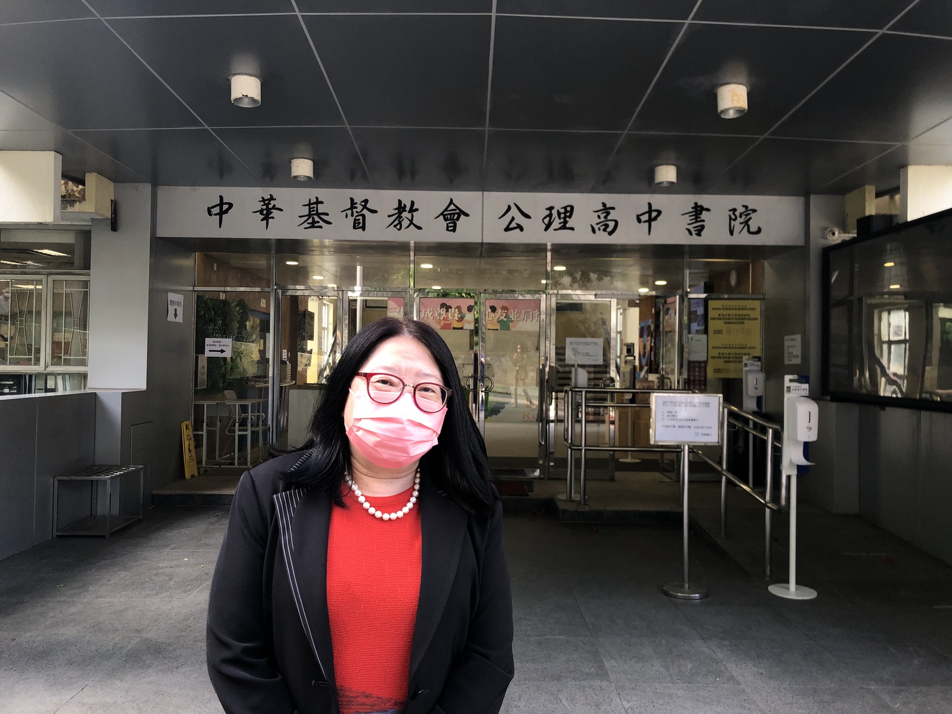 中華基督教會公理高中書院校長阮愛馨表示,新學年起將增辦初中課程,校名去掉「高中」二字。(馬煒傑攝) 中華基督教會公理高中書院校長阮愛馨表示,新學年起將增辦初中課程,校名去掉「高中」二字。(馬煒傑攝)