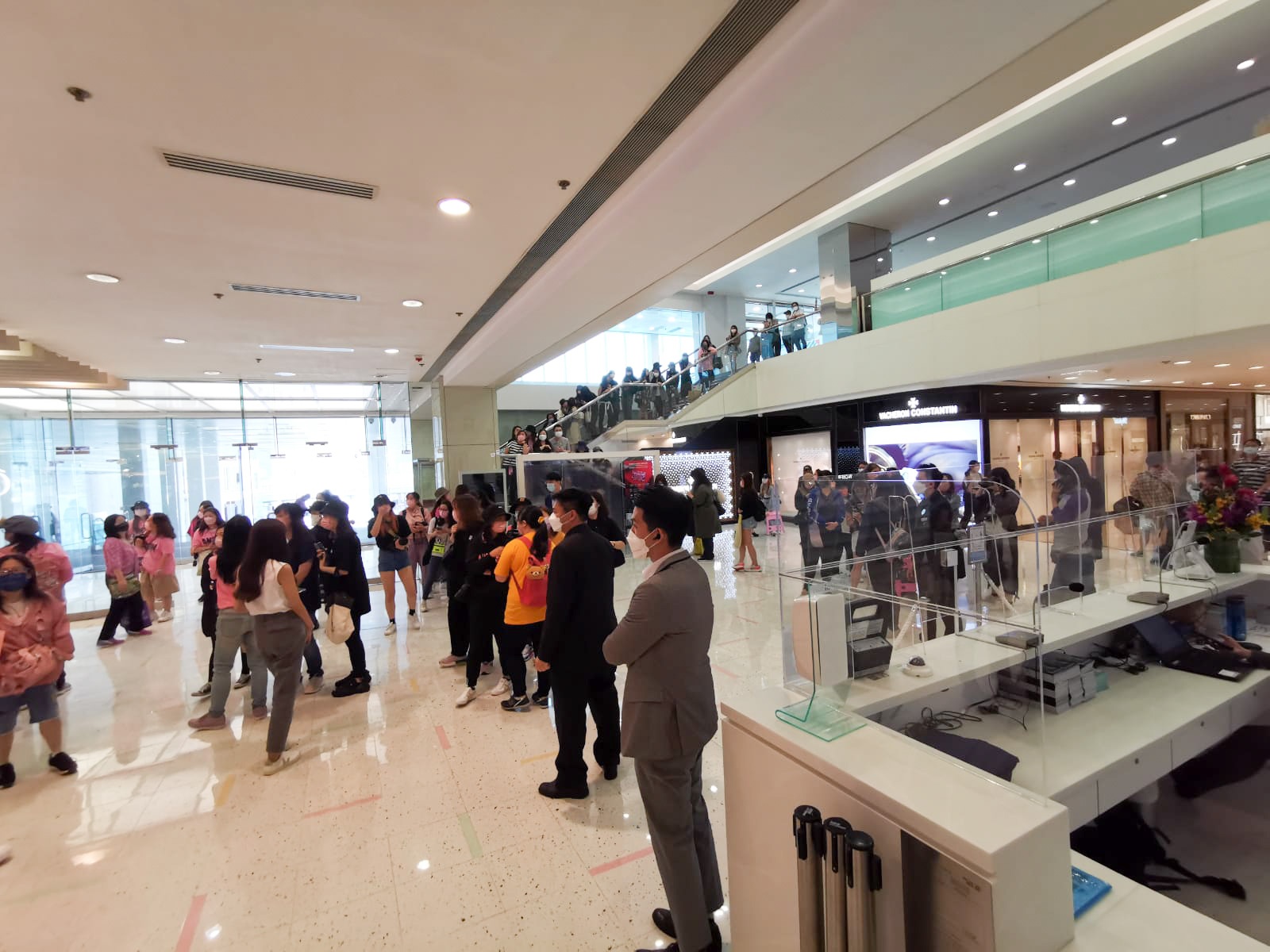 大批神徒一早到達現場。（鄺鈺瑩攝）