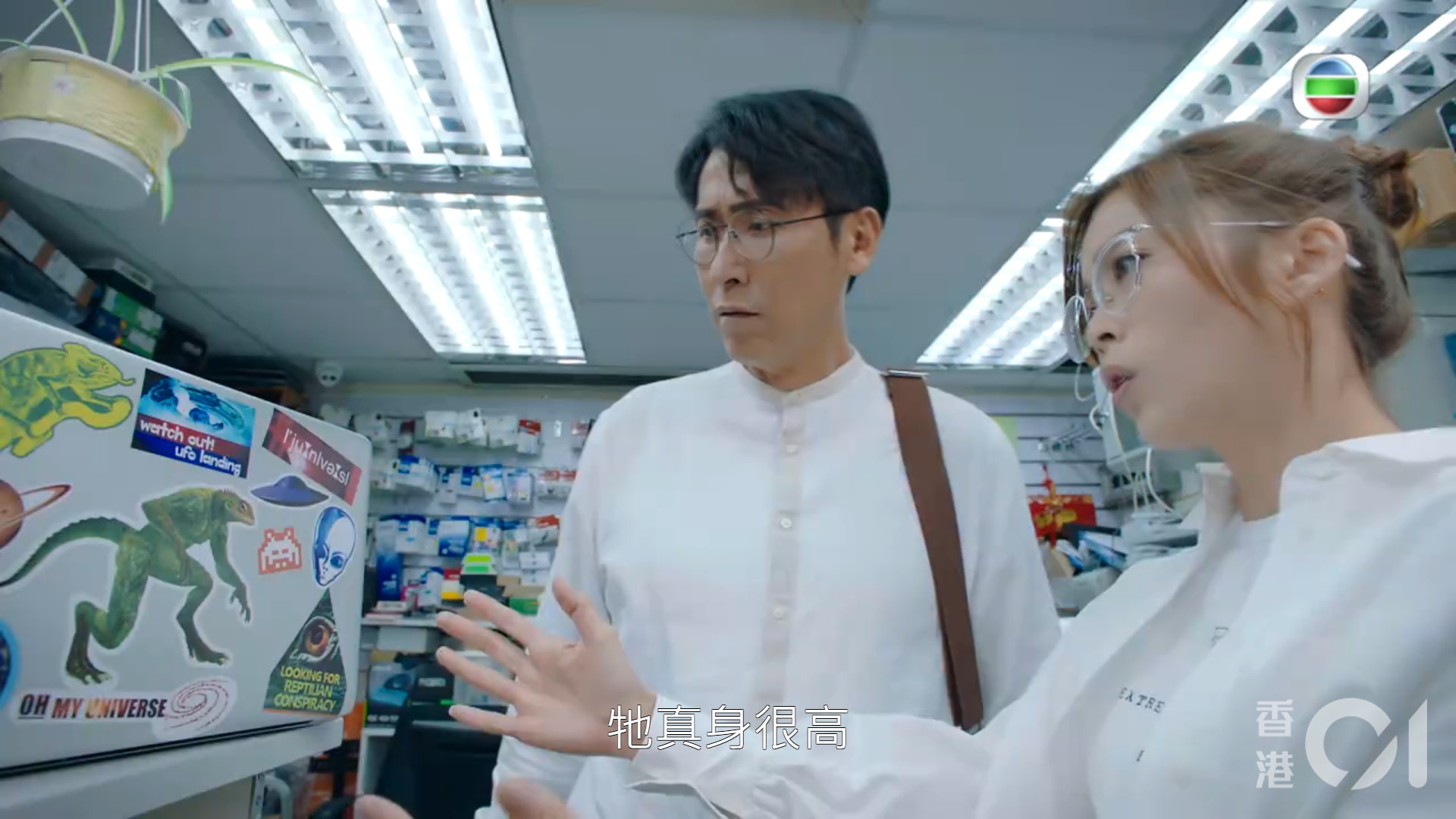 雙生陌生人 賴慰玲醉心蜥蜴人理論安祖蓮娜祖莉疑露蜥蜴腮 雙生陌生人 賴慰玲醉心蜥蜴人理論安祖蓮娜祖莉疑露蜥蜴腮