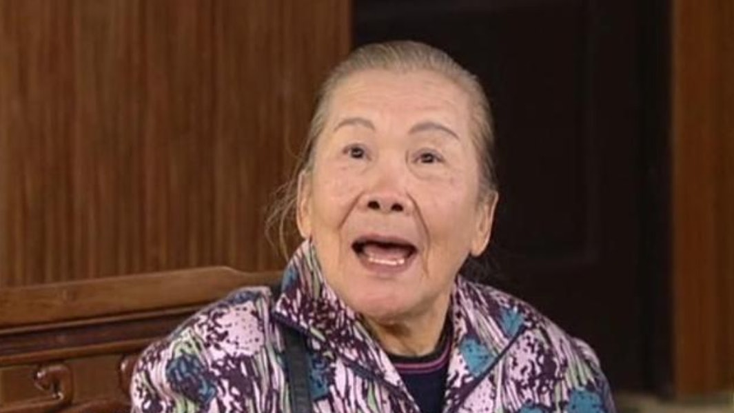 老公祖母嚟借住見乖孫做一件事喪鬧人妻 我孫沒出息都是你害的 老公祖母嚟借住見乖孫做一件事喪鬧人妻 我孫沒出息都是你害的