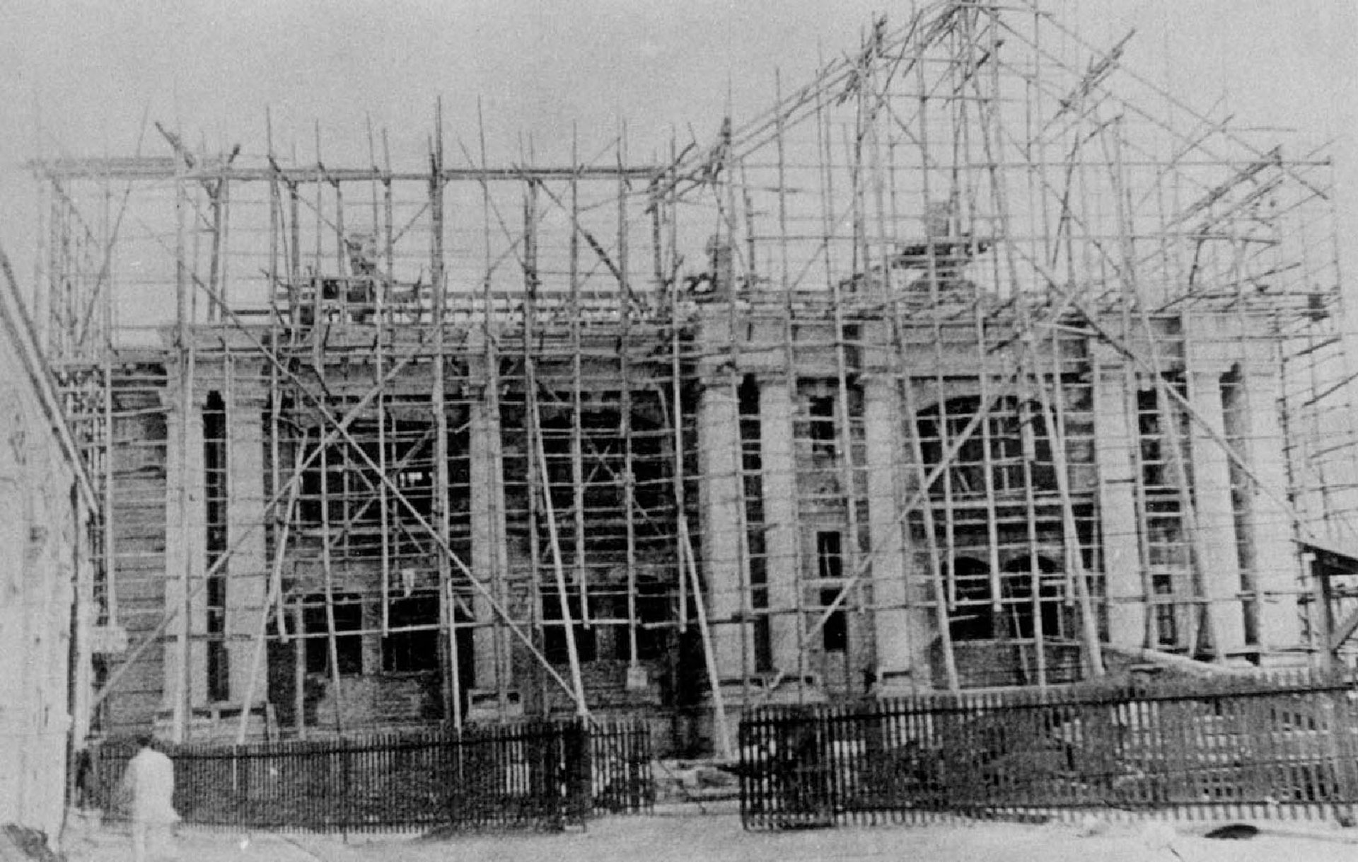 興建中的尖沙咀九龍總站。(九鐵網頁圖片) 興建中的尖沙咀九龍總站。(九鐵網頁圖片)