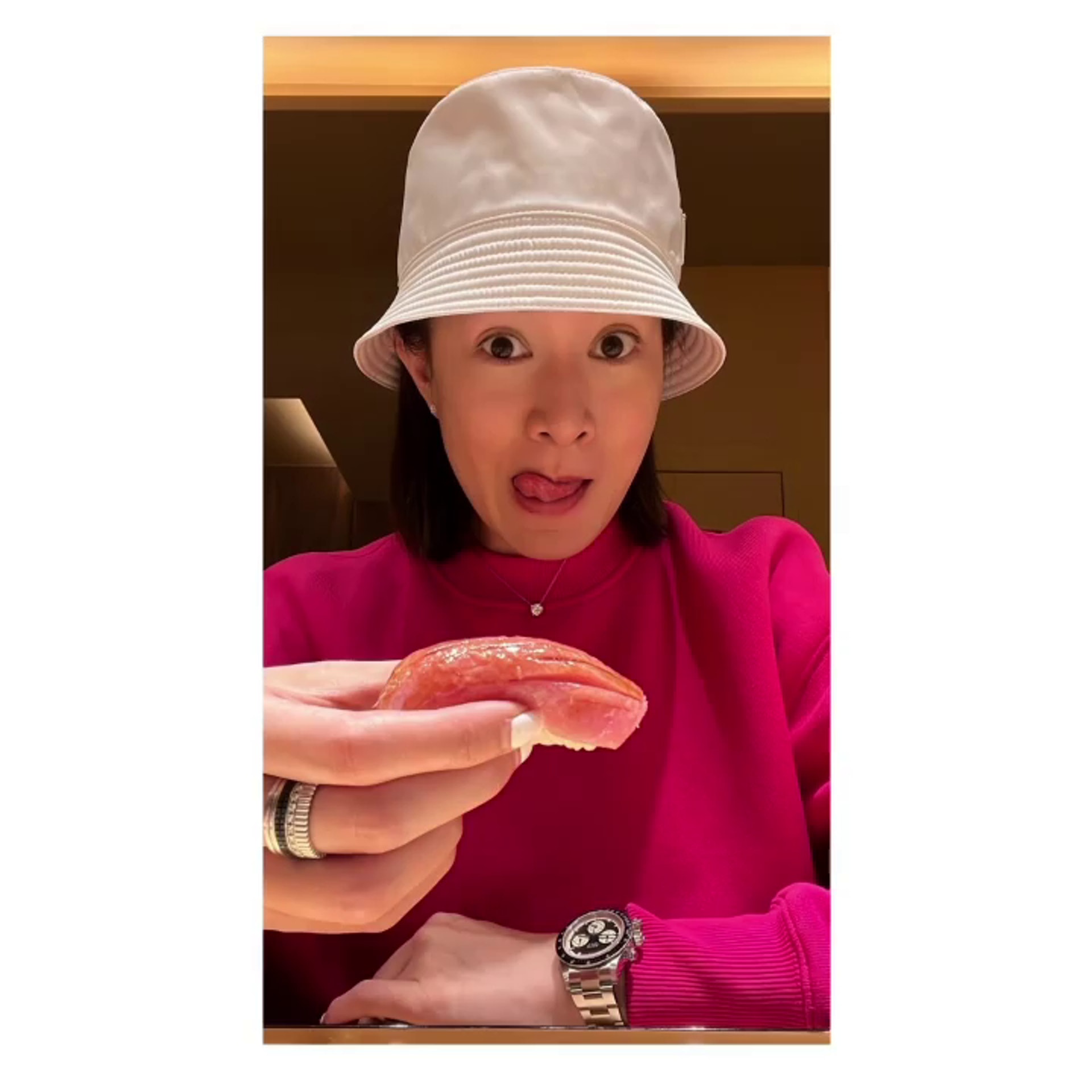 佘詩曼食得好開心。(Instagram/@charmaine_sheh) 佘詩曼食得好開心。(Instagram/@charmaine_sheh)