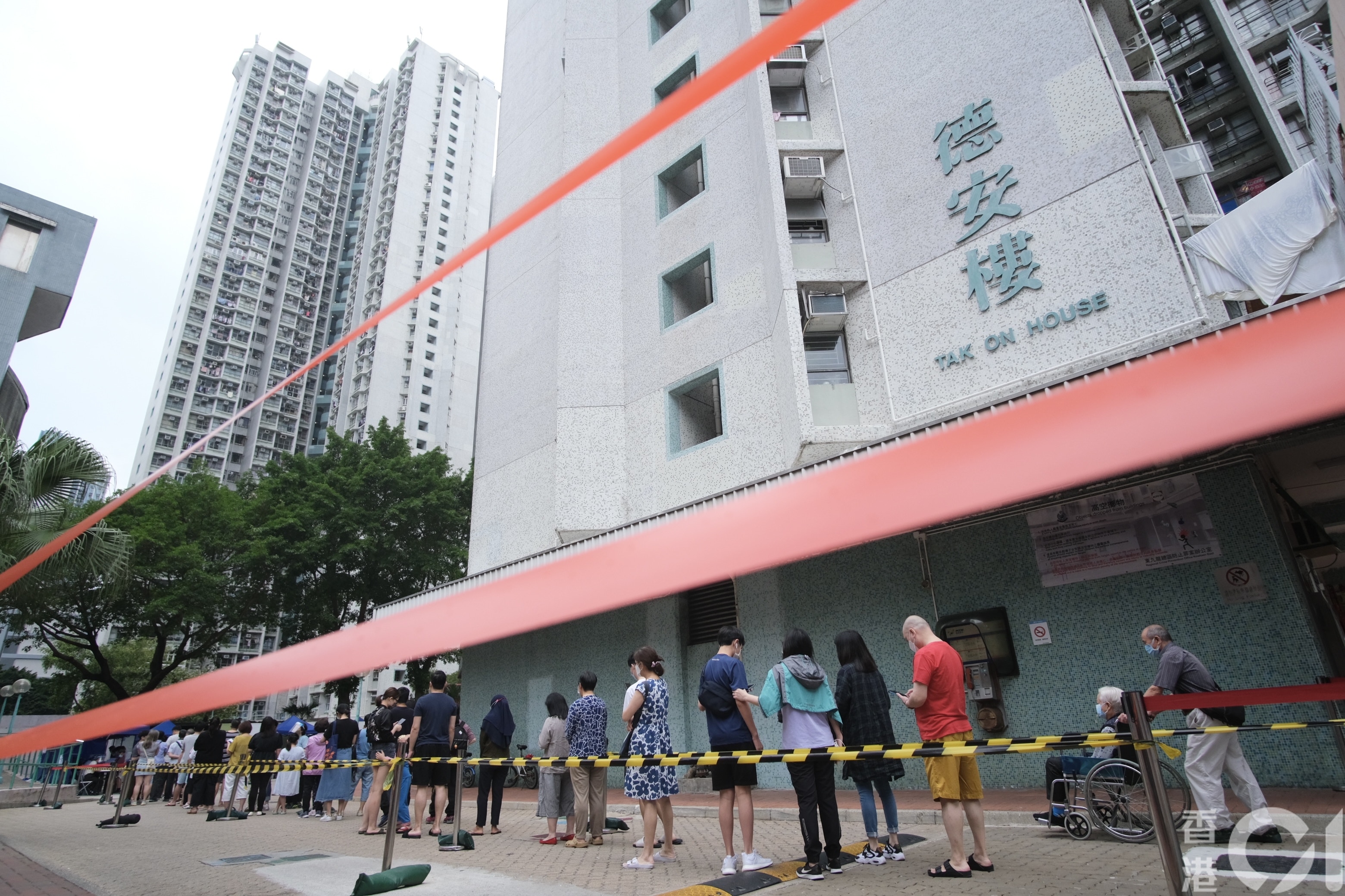 5月7日將軍澳厚德邨德安樓圍封強檢。(盧翊銘攝) 5月7日將軍澳厚德邨德安樓圍封強檢。(盧翊銘攝)