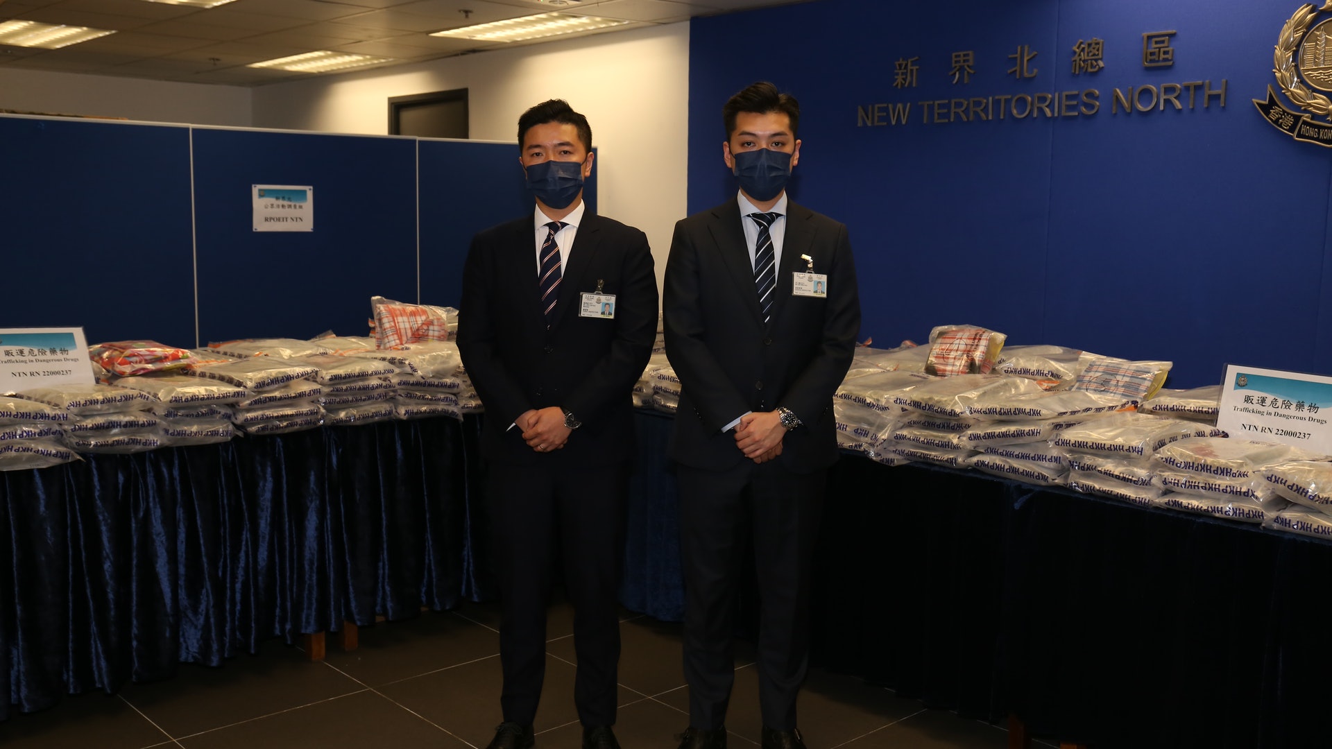 元朗私家車變臨時毒品儲存倉警拘1男檢 2 300萬大麻花 元朗私家車變臨時毒品儲存倉警拘1男檢 2 300萬大麻花