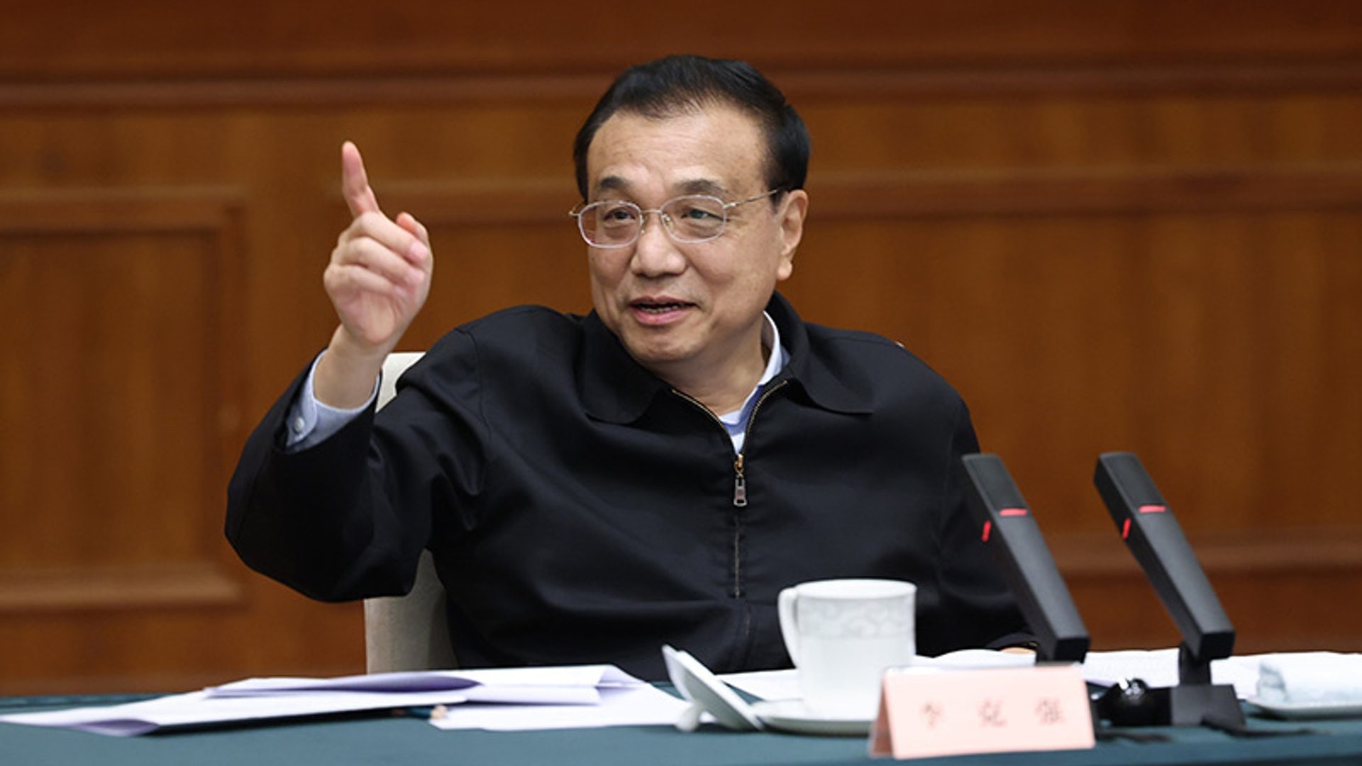 李克強召開國常會坦承經濟下行壓力加大 推退稅等33項措施穩經濟 李克強召開國常會坦承經濟下行壓力加大 推退稅等33項措施穩經濟