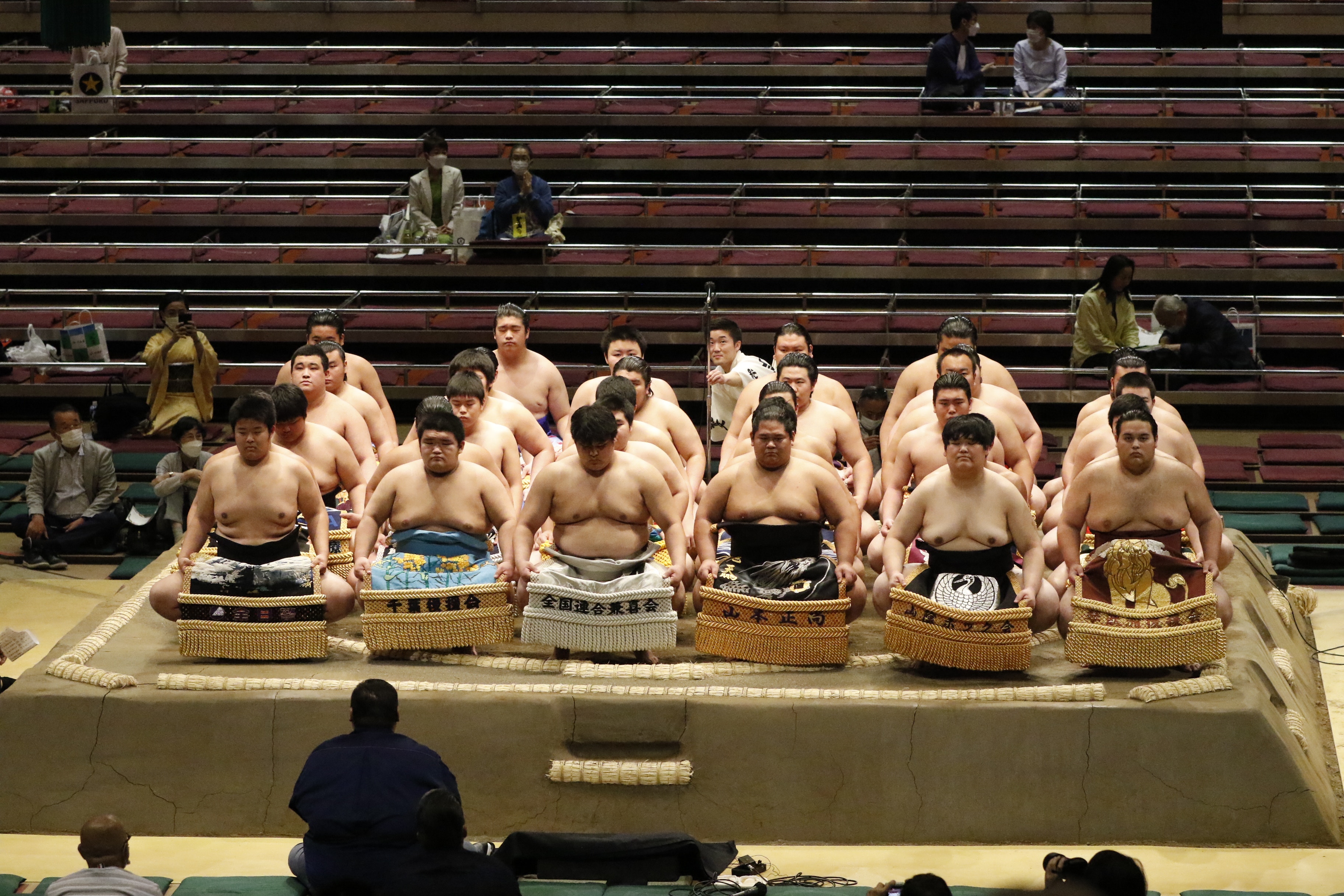 相撲 史上首位 東大力士 誕生 鋼條型男靠吃咖喱增磅成功