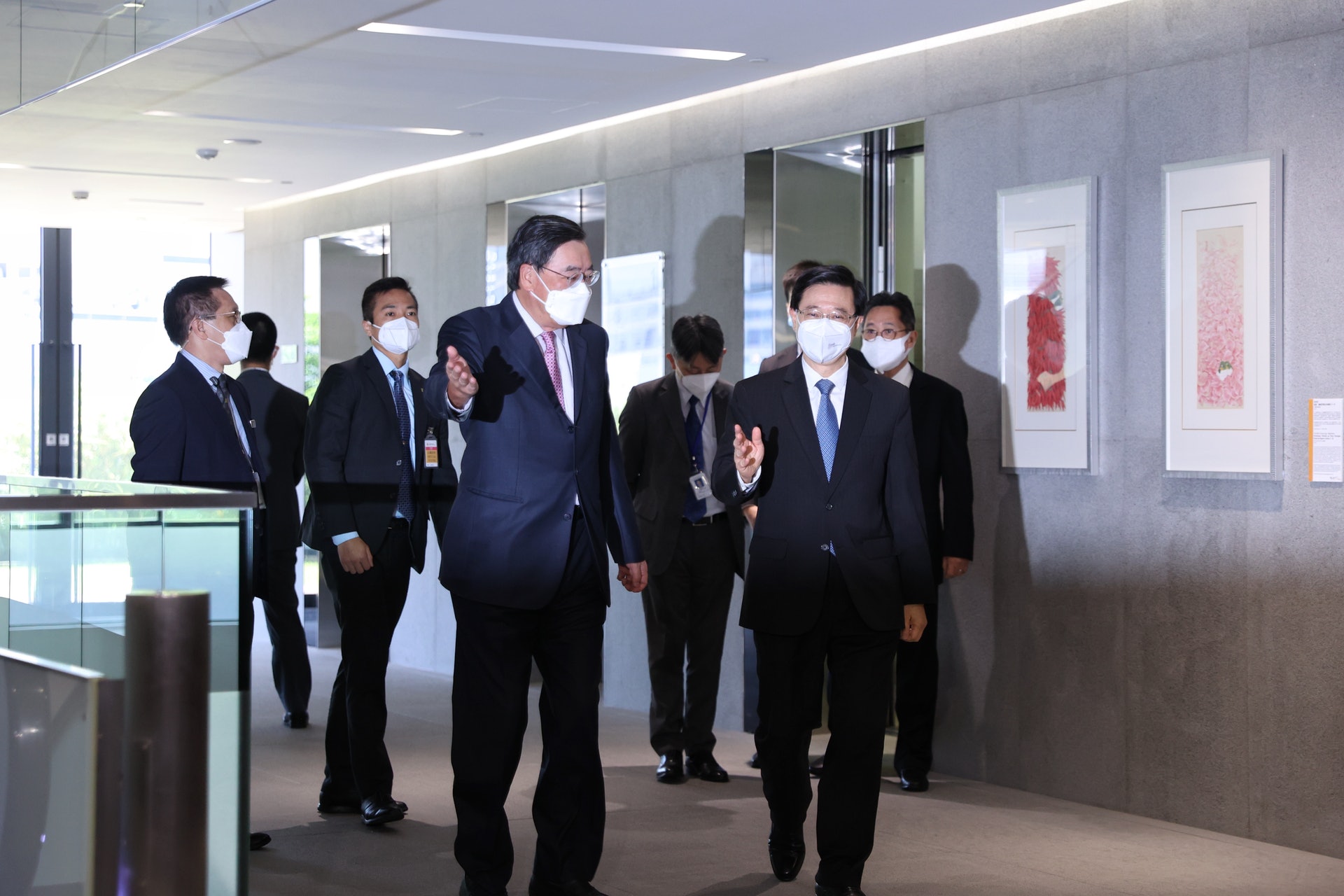 李家超、梁君彥在立法會會晤。(鄭子峰攝) 李家超、梁君彥在立法會會晤。(鄭子峰攝)