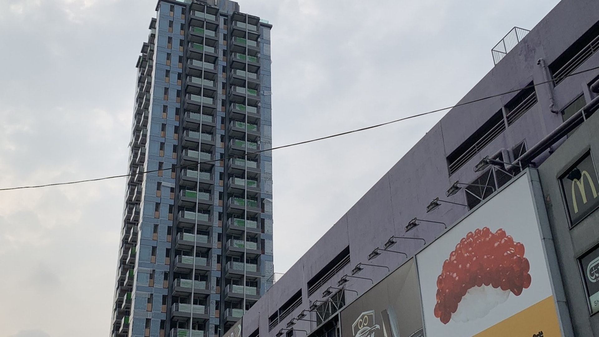 瓏碧旁邊的九龍城廣場,日後將會拆卸重建。 瓏碧旁邊的九龍城廣場,日後將會拆卸重建。