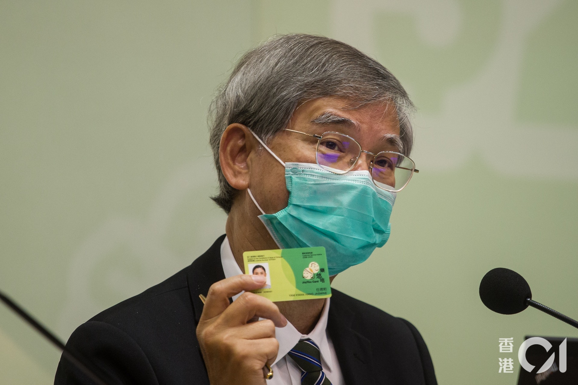 勞工及福利局表示,初步計劃在6月1日起,分階段為65歲或以上長者申請「樂悠咭」。(資料圖片 / 梁鵬威攝) 勞工及福利局表示,初步計劃在6月1日起,分階段為65歲或以上長者申請「樂悠咭」。(資料圖片 / 梁鵬威攝)
