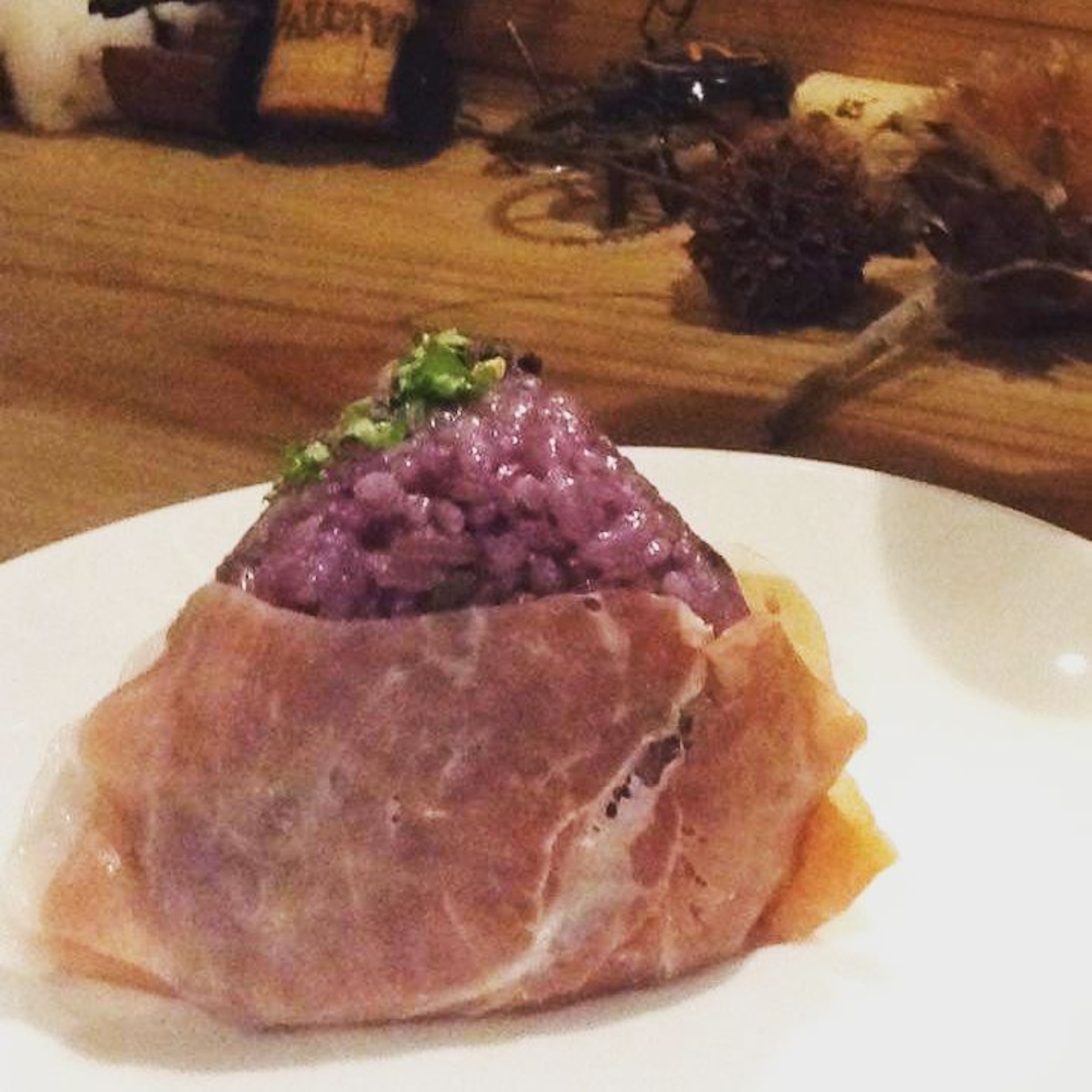 【淺草】宿六:東京最老的飯糰店,另外值得一提的是宿六還會在自家社群隨時更新每次飯糰所使用的白米是來自哪裡,對於米飯控來說,想要品味來自日本各地的金牌米,來到「宿六」可是一大樂事!(Instagram@onigiri_asakusa_yadoroku) 【淺草】宿六:東京最老的飯糰店,另外值得一提的是宿六還會在自家社群隨時更新每次飯糰所使用的白米是來自哪裡,對於米飯控來說,想要品味來自日本各地的金牌米,來到「宿六」可是一大樂事!(Instagram@onigiri_asakusa_yadoroku)