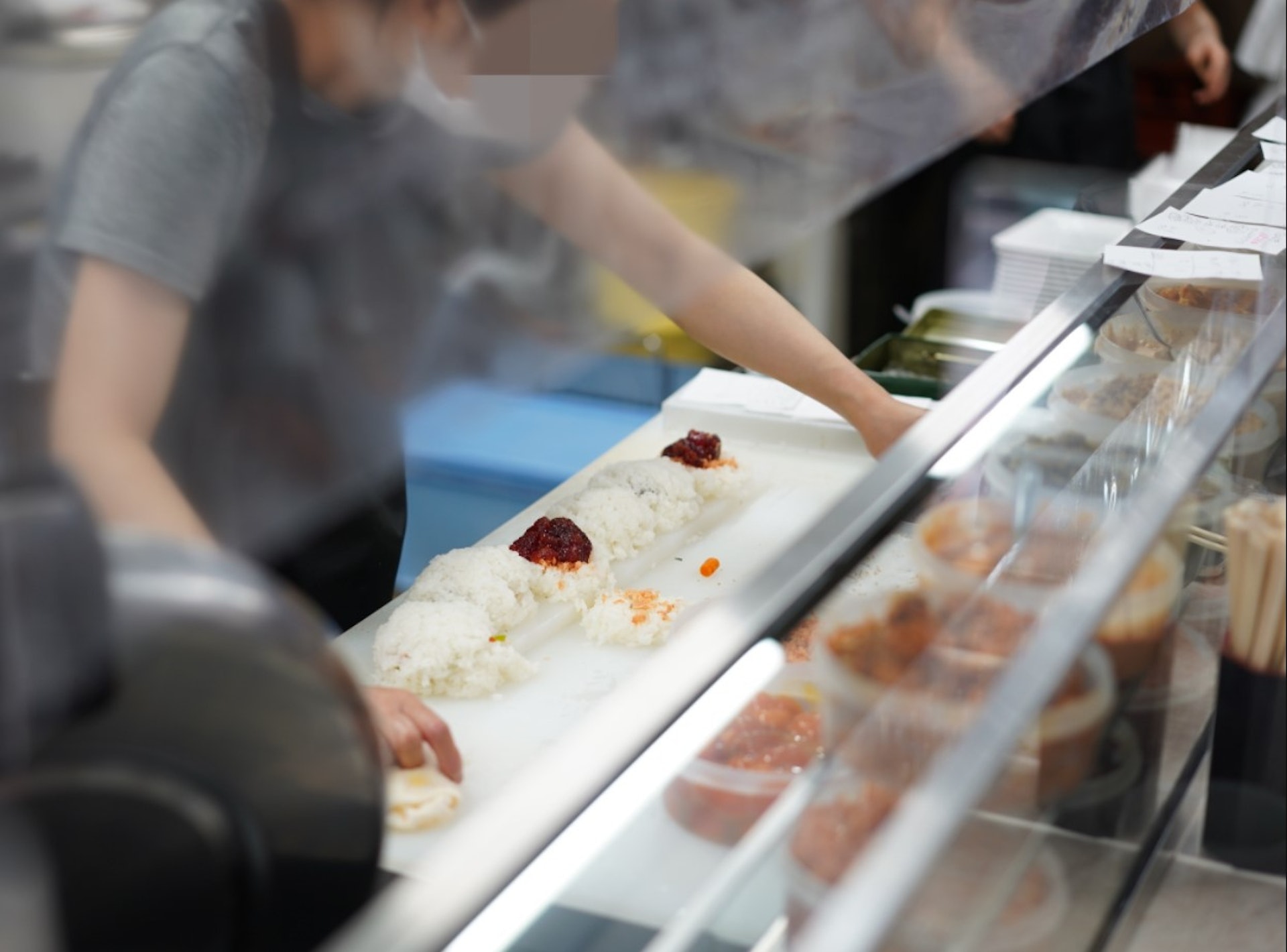 【池袋】手作ばんご:復古系的甲粗飽飯糰舖 ,鄰近觀光勝地池袋地區的大塚,不論觀光客或是日本上班族,在中午時分皆會傾巢出外覓午餐。(官網圖片) 【池袋】手作ばんご:復古系的甲粗飽飯糰舖 ,鄰近觀光勝地池袋地區的大塚,不論觀光客或是日本上班族,在中午時分皆會傾巢出外覓午餐。(官網圖片)