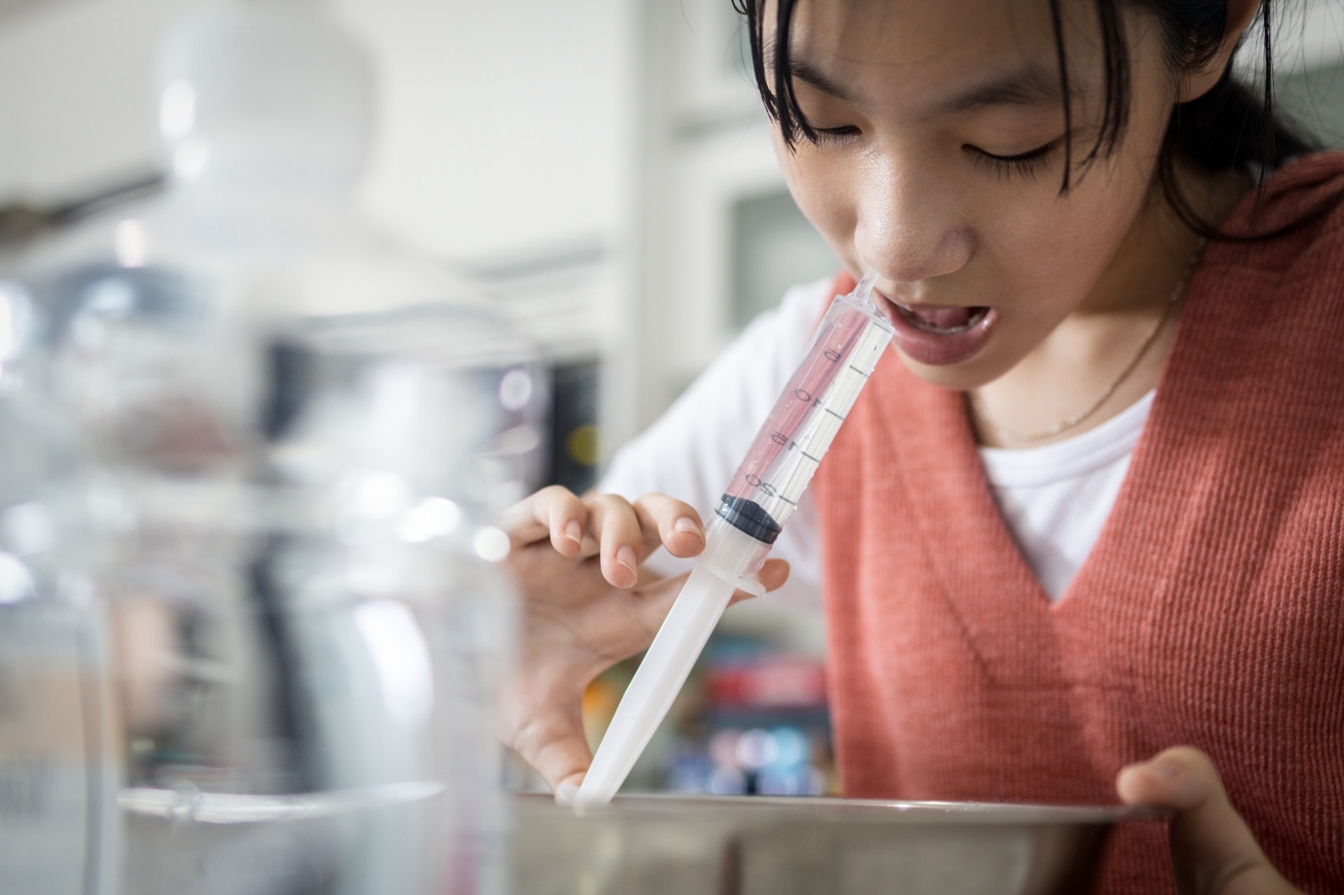 洗鼻是其中一個可紓緩鼻敏感的方法之一。(Shutterstock) 洗鼻是其中一個可紓緩鼻敏感的方法之一。(Shutterstock)