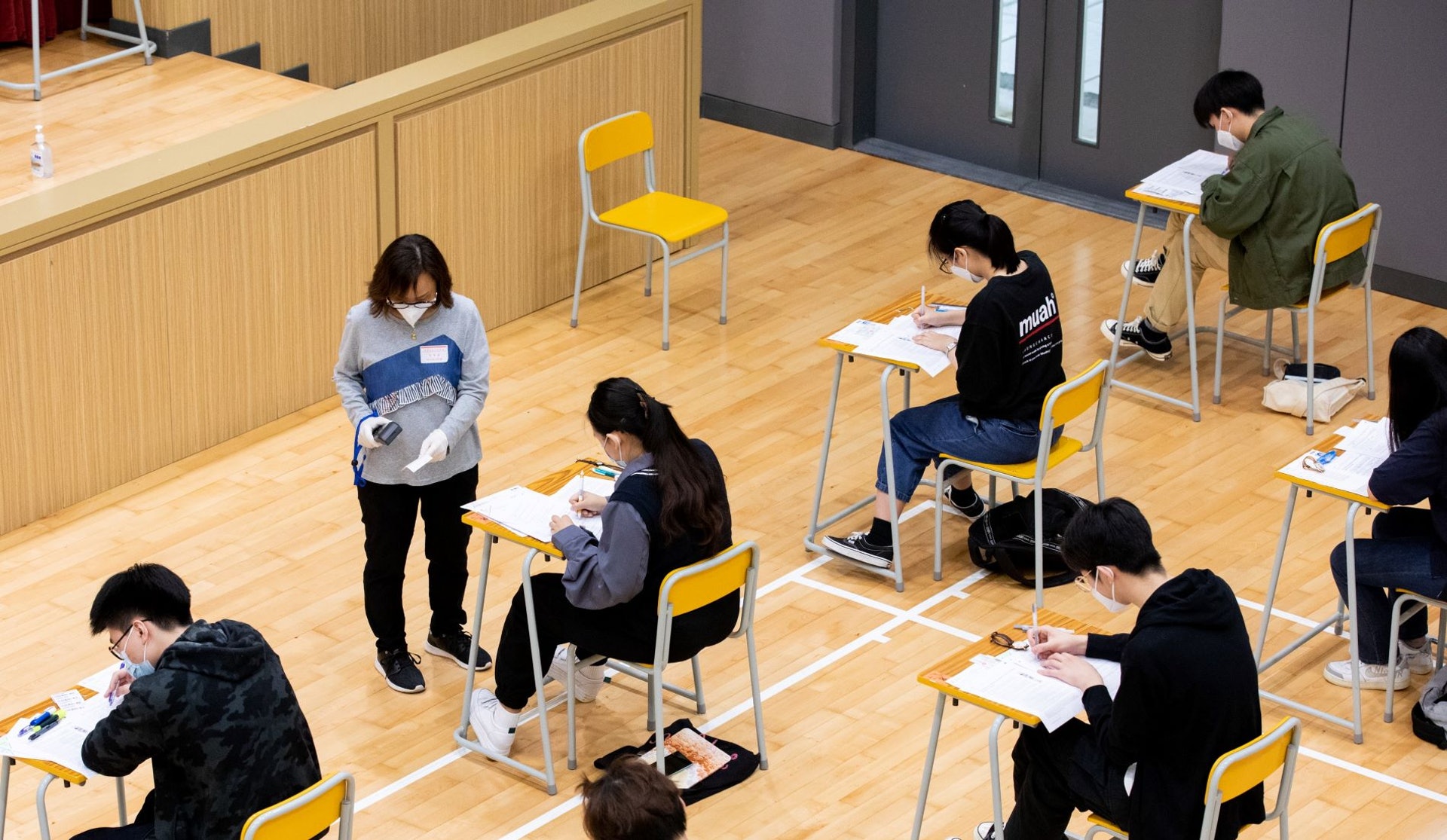 2022年DSE於5月14日完成所有甲類筆試,期間有44名考生在竹篙灣應考。(考評局網誌) 2022年DSE於5月14日完成所有甲類筆試,期間有44名考生在竹篙灣應考。(考評局網誌)
