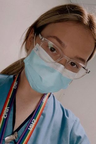 蘇格蘭24歲護士芬恩（Fern Cameron）上班時常常站不穩失平衡，視力也逐漸變差，到醫院檢查才驚悉原來腦部長了一個巨大的星狀細胞瘤（astrocytoma）。（網上圖片）