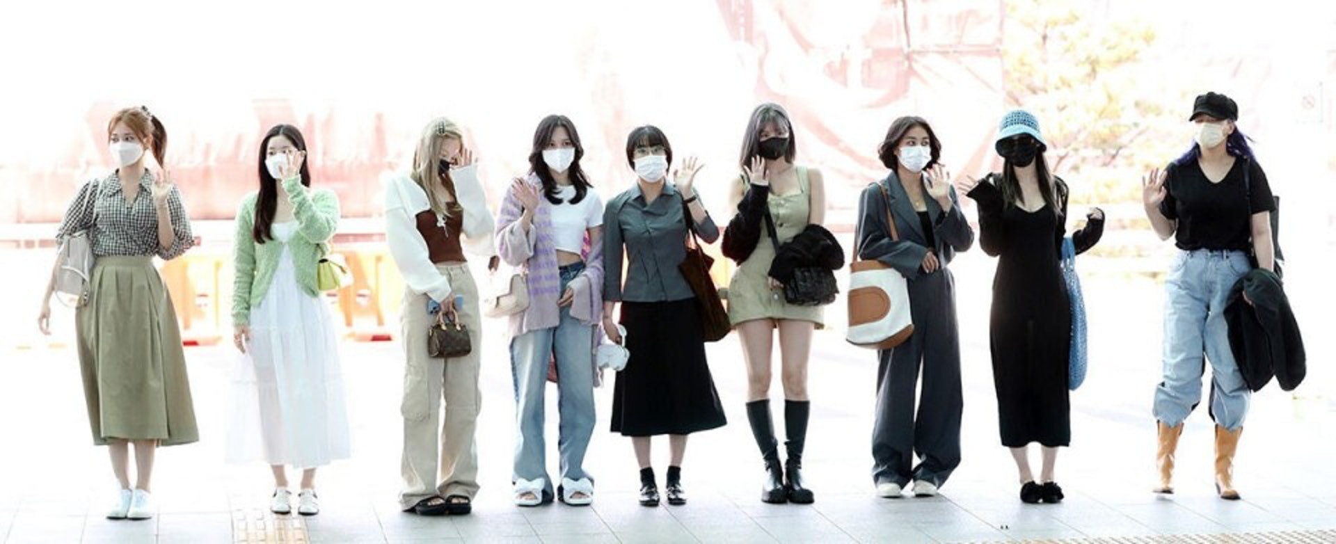 TWICE成員中,唯獨易Momo性感上陣。(網上圖片) TWICE成員中,唯獨易Momo性感上陣。(網上圖片)