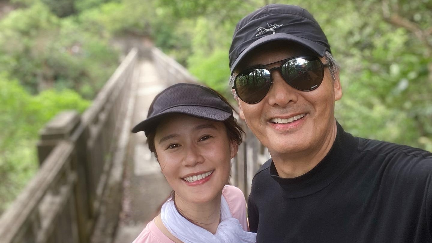 周潤發67歲生日黃翠如曬合照道賀 網友讚:土生土長無架子的明星 周潤發67歲生日黃翠如曬合照道賀 網友讚:土生土長無架子的明星