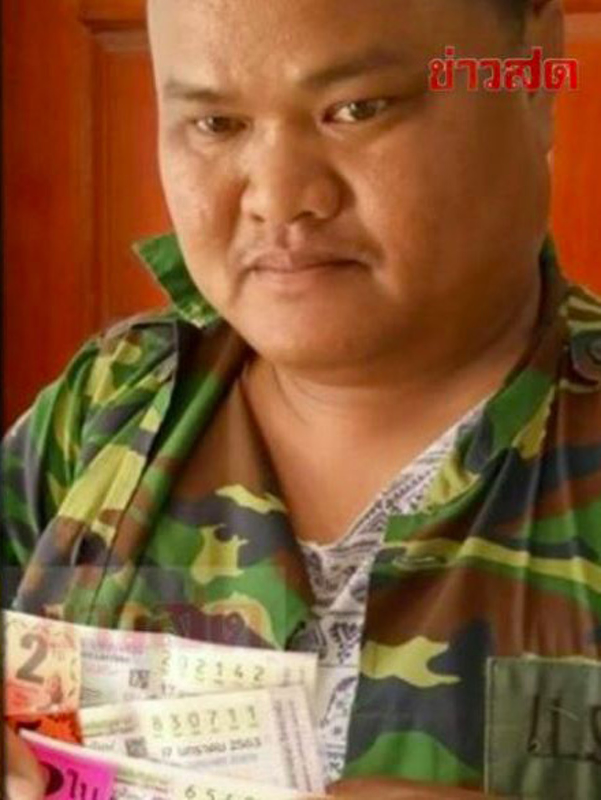 泰國45歲男子榮通2015年買政府彩票中頭獎獲得3000萬泰銖(港幣約680萬元)獎金,沒想到這大大改變了他的一生。(網上圖片) 泰國45歲男子榮通2015年買政府彩票中頭獎獲得3000萬泰銖(港幣約680萬元)獎金,沒想到這大大改變了他的一生。(網上圖片)