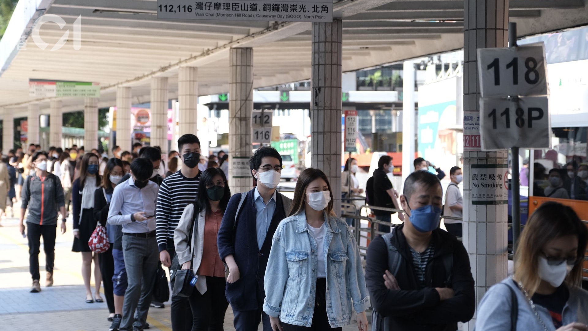 東鐵過海|隧巴115遭疑偷步削班 社交措施放寬部份路線未加班次 東鐵過海|隧巴115遭疑偷步削班 社交措施放寬部份路線未加班次