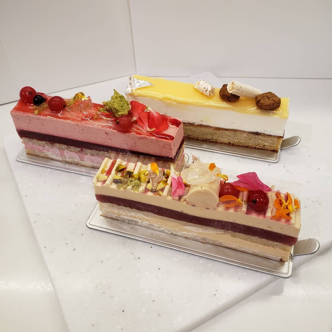 【パティシェリア】（Instagram@patissieria）