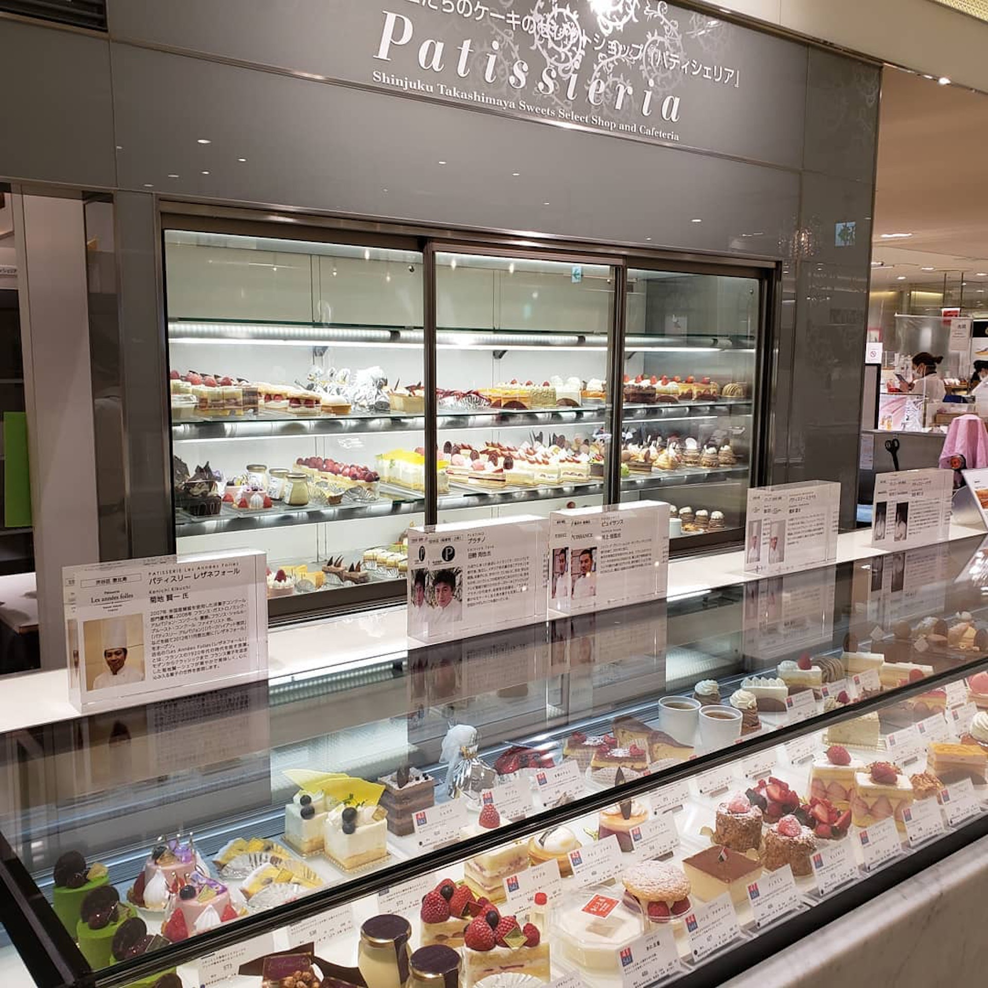 【パティシェリア】位在新宿高島屋地下1樓的「パティシェリア（Patissieria）」，號稱是世界第一個蛋糕選物店。（Instagram@patissieria）