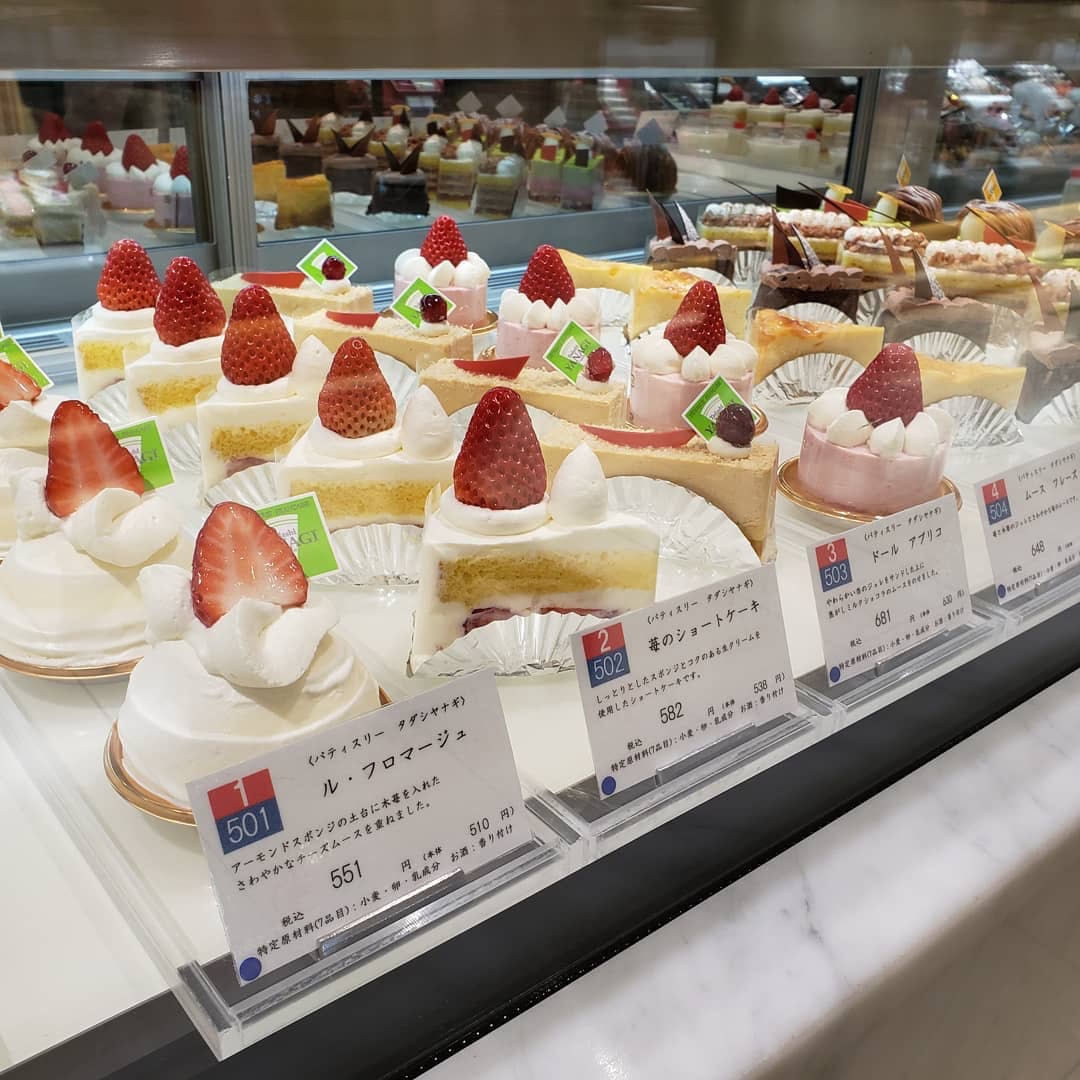 【パティシェリア】「パティシェリア」網羅了日本各地有名的甜點店家的蛋糕，有一定的品質保證。（Instagram@patissieria）