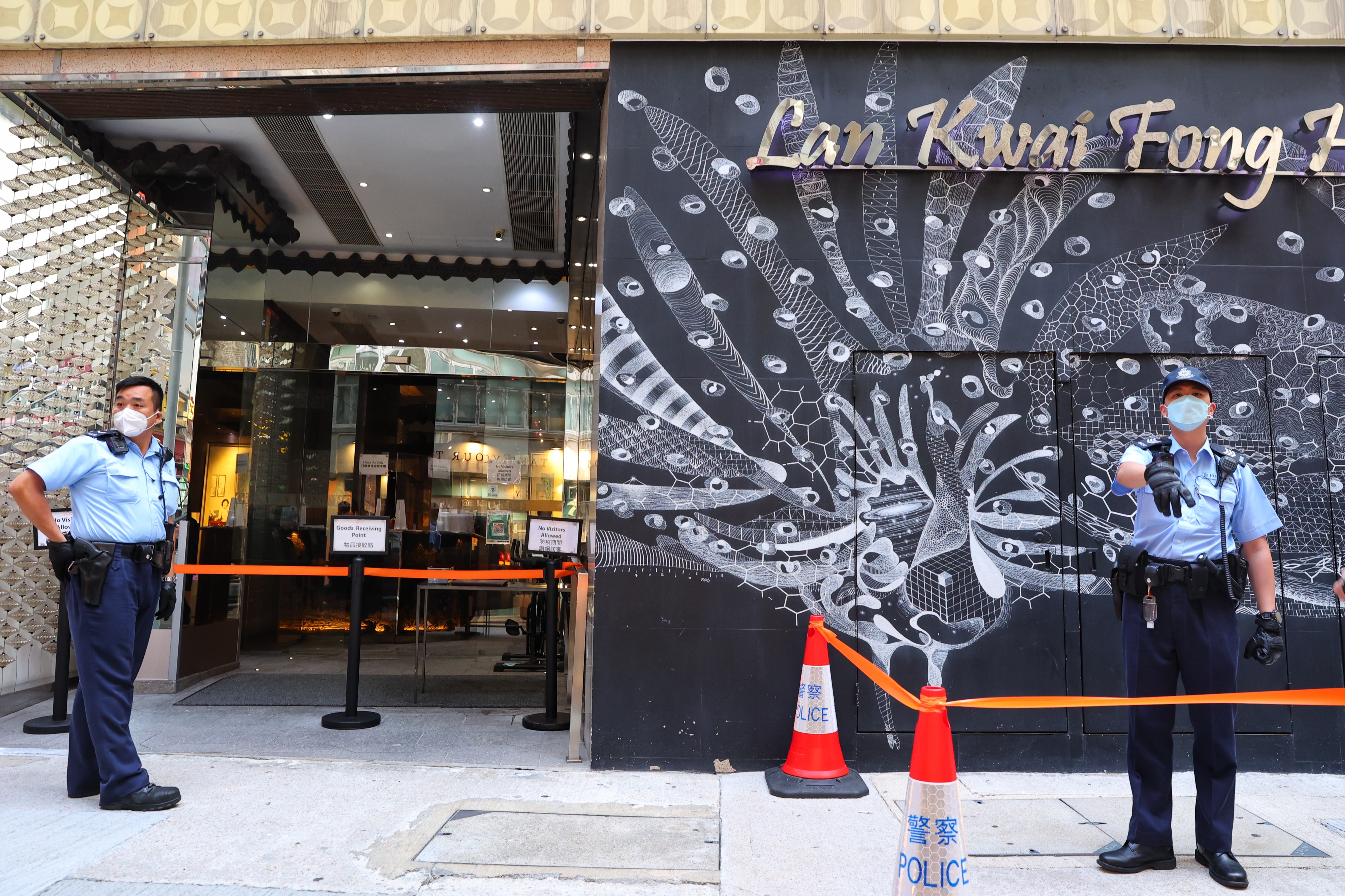 蘭桂坊酒店@九如坊疑爆BA.2.12.1新變種病毒疫情,衞生署5月20日公布一對完成檢疫的夫婦,在返回筲箕灣住所後檢測呈陽性,疑酒店內受到感染。(羅君豪攝) 蘭桂坊酒店@九如坊疑爆BA.2.12.1新變種病毒疫情,衞生署5月20日公布一對完成檢疫的夫婦,在返回筲箕灣住所後檢測呈陽性,疑酒店內受到感染。(羅君豪攝)