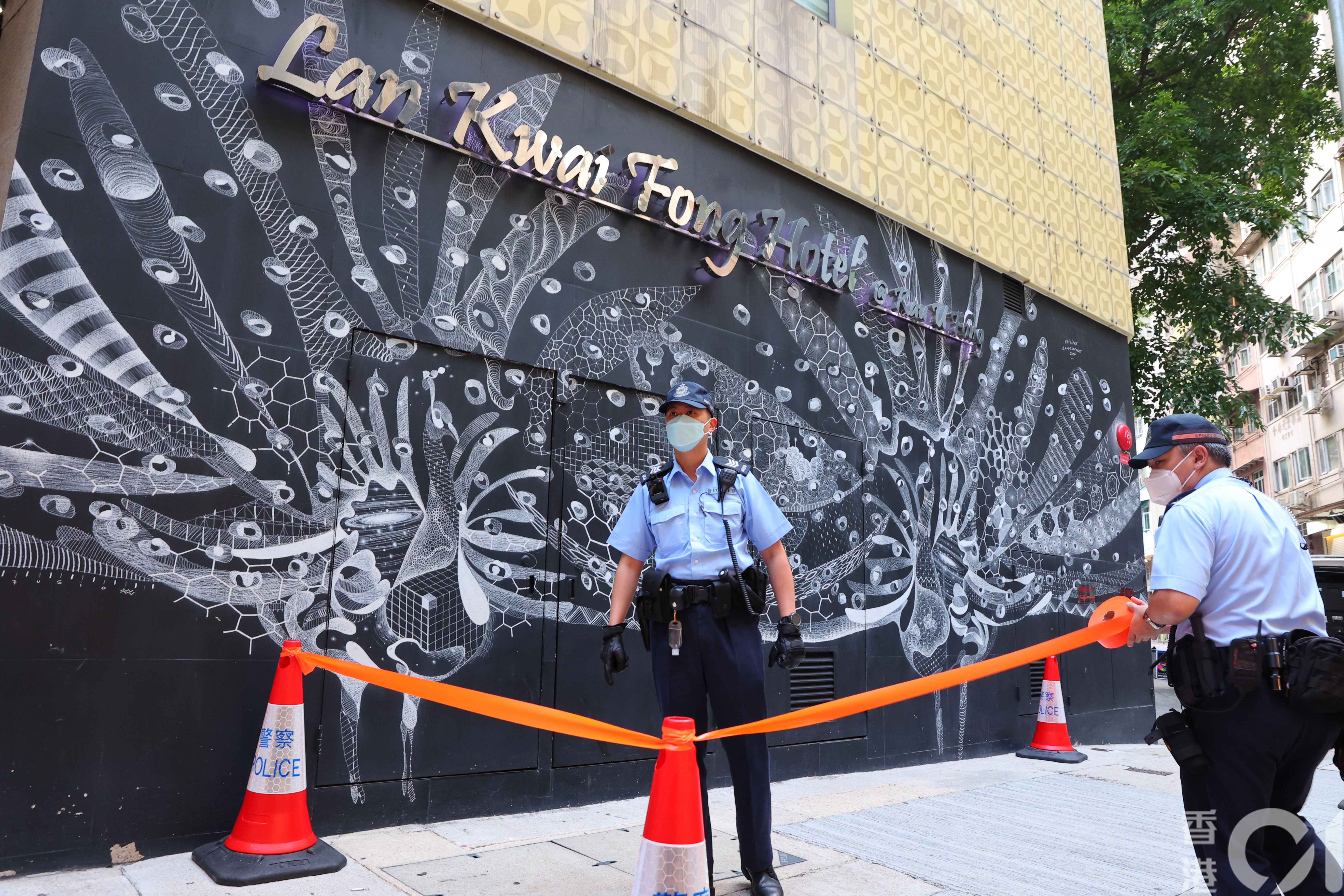 蘭桂坊酒店@九如坊疑爆BA.2.12.1新變種病毒疫情,衞生署5月20日公布一對完成檢疫的夫婦,在返回筲箕灣住所後檢測呈陽性,疑酒店內受到感染。(羅君豪攝) 蘭桂坊酒店@九如坊疑爆BA.2.12.1新變種病毒疫情,衞生署5月20日公布一對完成檢疫的夫婦,在返回筲箕灣住所後檢測呈陽性,疑酒店內受到感染。(羅君豪攝)