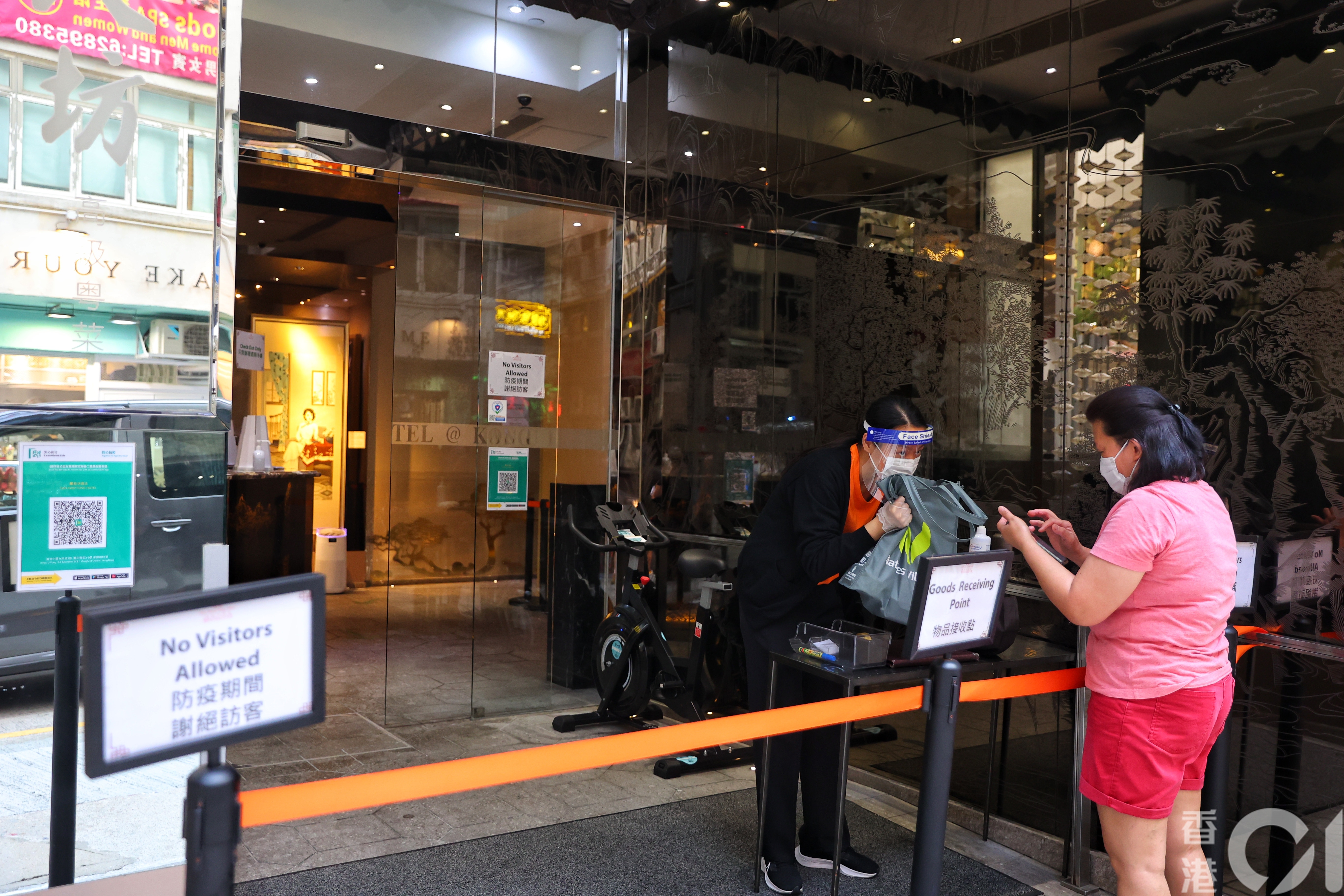 蘭桂坊酒店@九如坊疑爆BA.2.12.1新變種病毒疫情,衞生署5月20日公布一對完成檢疫的夫婦,在返回筲箕灣住所後檢測呈陽性,疑酒店內受到感染。(羅君豪攝) 蘭桂坊酒店@九如坊疑爆BA.2.12.1新變種病毒疫情,衞生署5月20日公布一對完成檢疫的夫婦,在返回筲箕灣住所後檢測呈陽性,疑酒店內受到感染。(羅君豪攝)