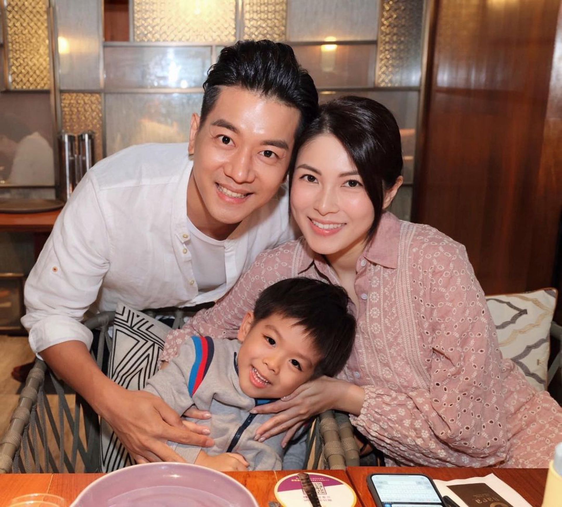 黎諾懿與老婆及大仔。(ig圖片) 黎諾懿與老婆及大仔。(ig圖片)