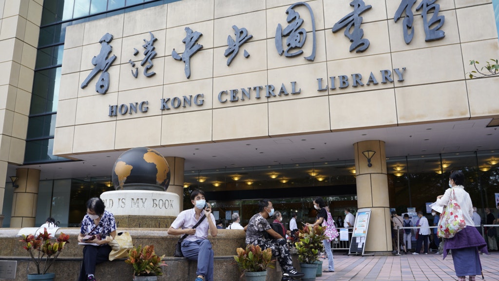 公共圖書館疑將至少4名香港政治學者著作下架 六四館藏幾近清空 公共圖書館疑將至少4名香港政治學者著作下架 六四館藏幾近清空