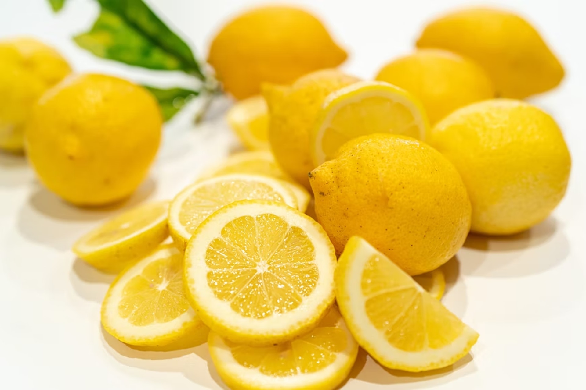 曬後美白：檸檬：含有豐富維他命C，有助減低紫外線對皮膚傷害。（Unsplash@eggbank）