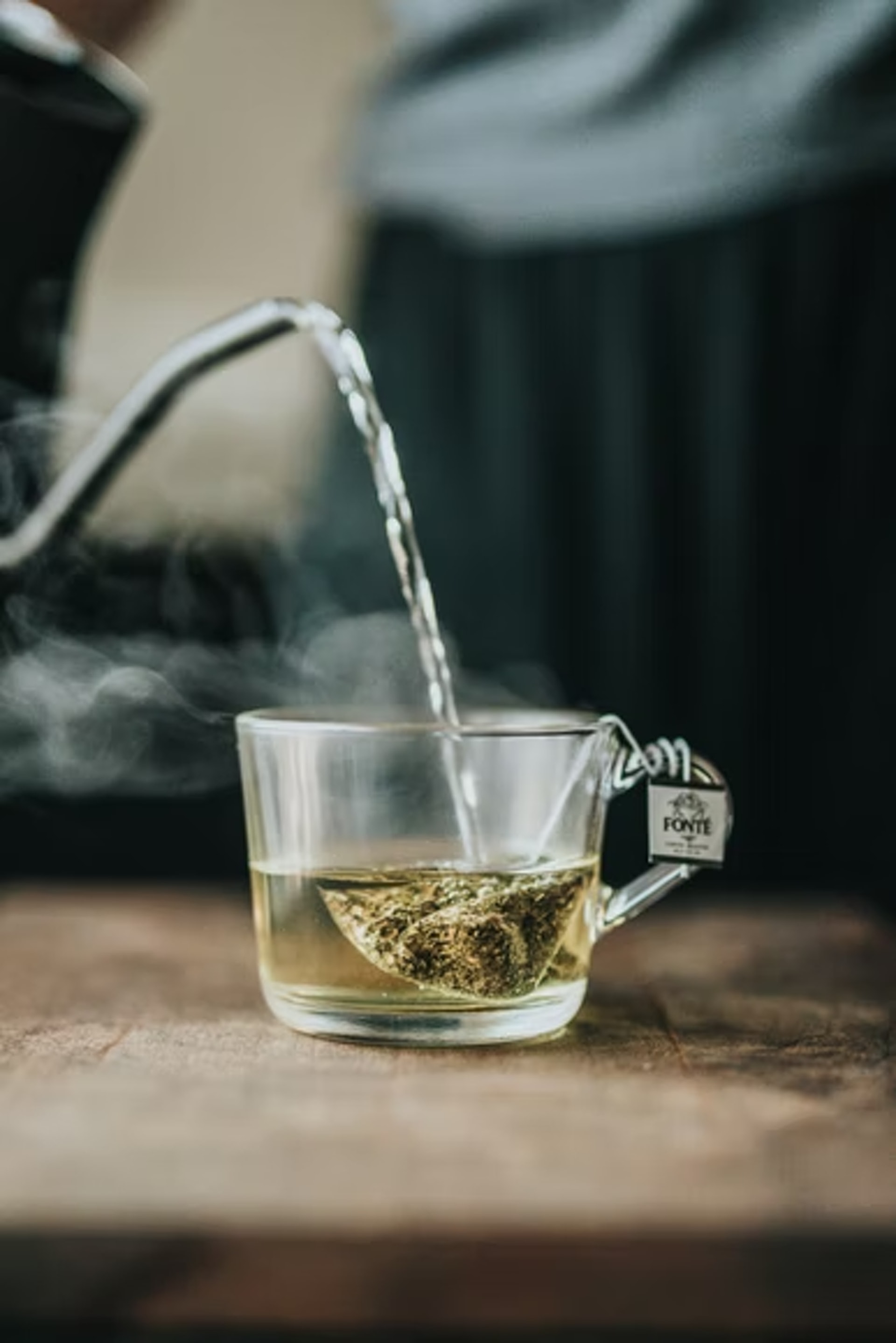 曬後美白：綠茶有多種抗氧營養素，可以預防細胞受到損傷，當中更有一種兒茶素，可以抑制黑色素更新，改善皮膚色素問題。（Unsplash@Nathan Dumlao）