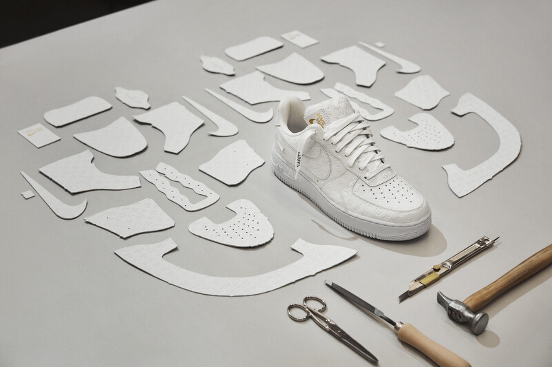 VIrgil Abloh設計的 Louis Vuitton x Nike Air Force 1全新配色將在六月於全球門市開始販售。(source:louisvuitton) VIrgil Abloh設計的 Louis Vuitton x Nike Air Force 1全新配色將在六月於全球門市開始販售。(source:louisvuitton)