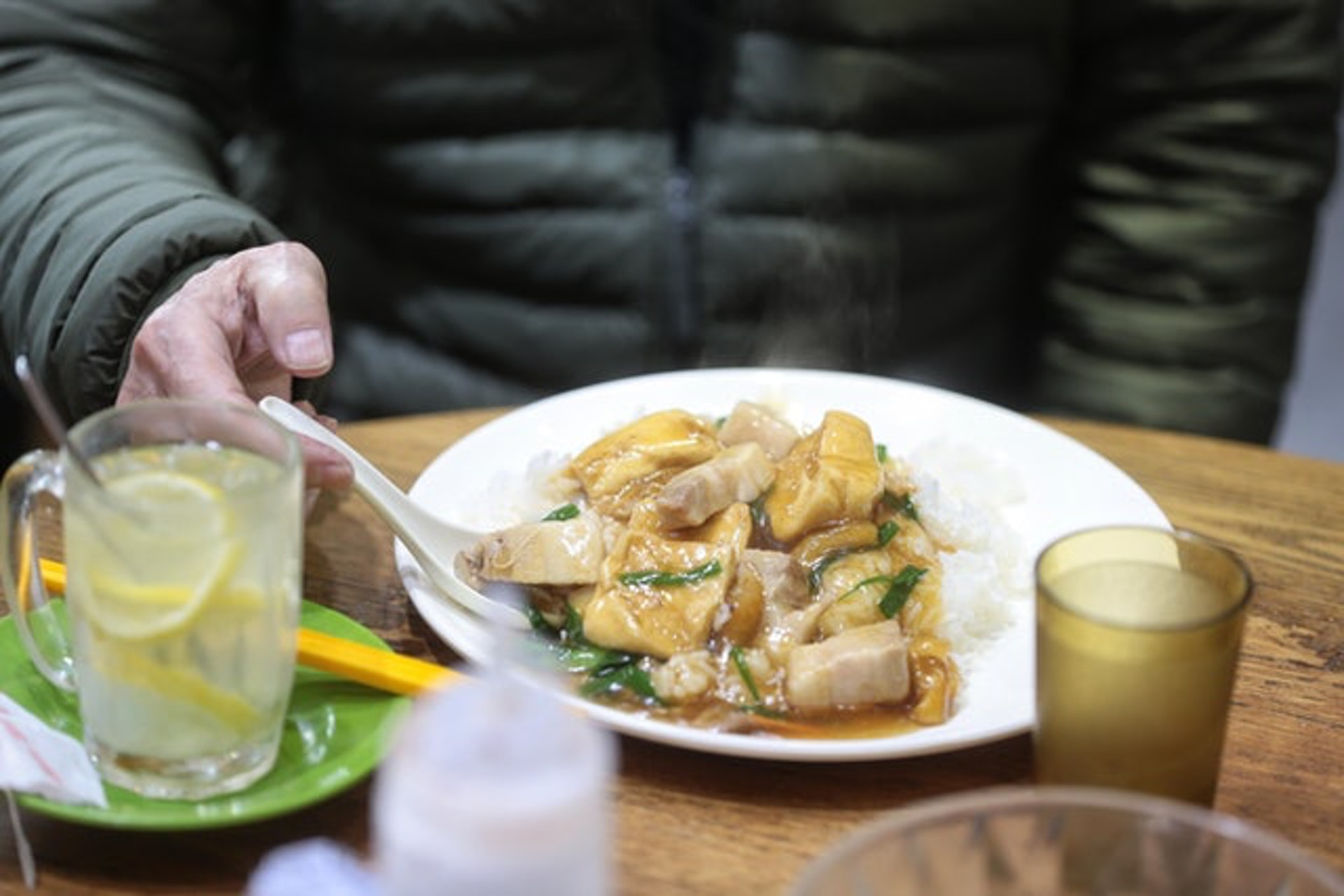 男人的浪漫「豆腐火腩飯」熱量勁高!(圖片:HK01) 男人的浪漫「豆腐火腩飯」熱量勁高!(圖片:HK01)