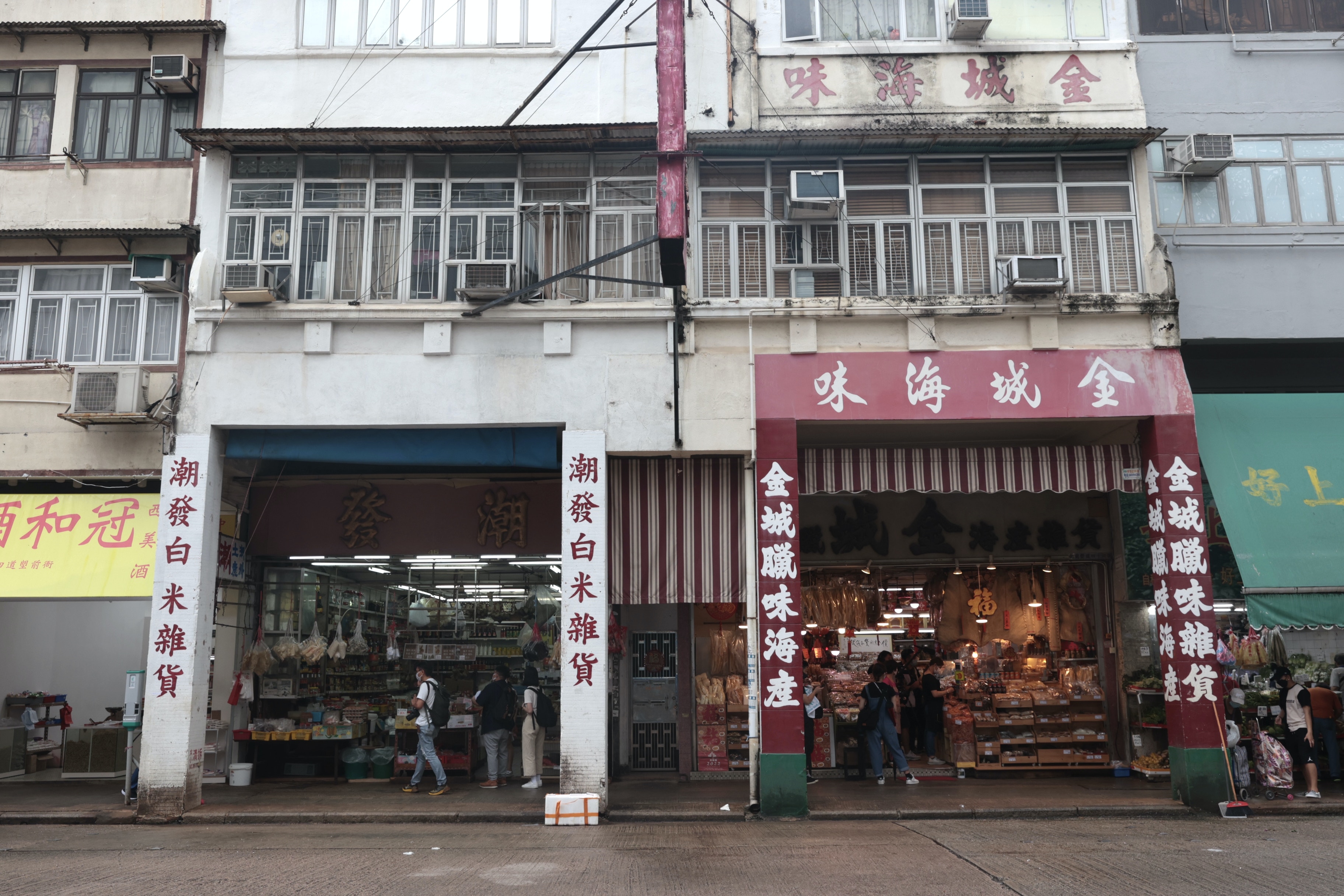 市建局今日（27日）公布啟動九龍城衙前圍道/ 賈炳達道重建項目，居住多年街坊憂重建後街坊鄰里情不再。（歐嘉樂攝)