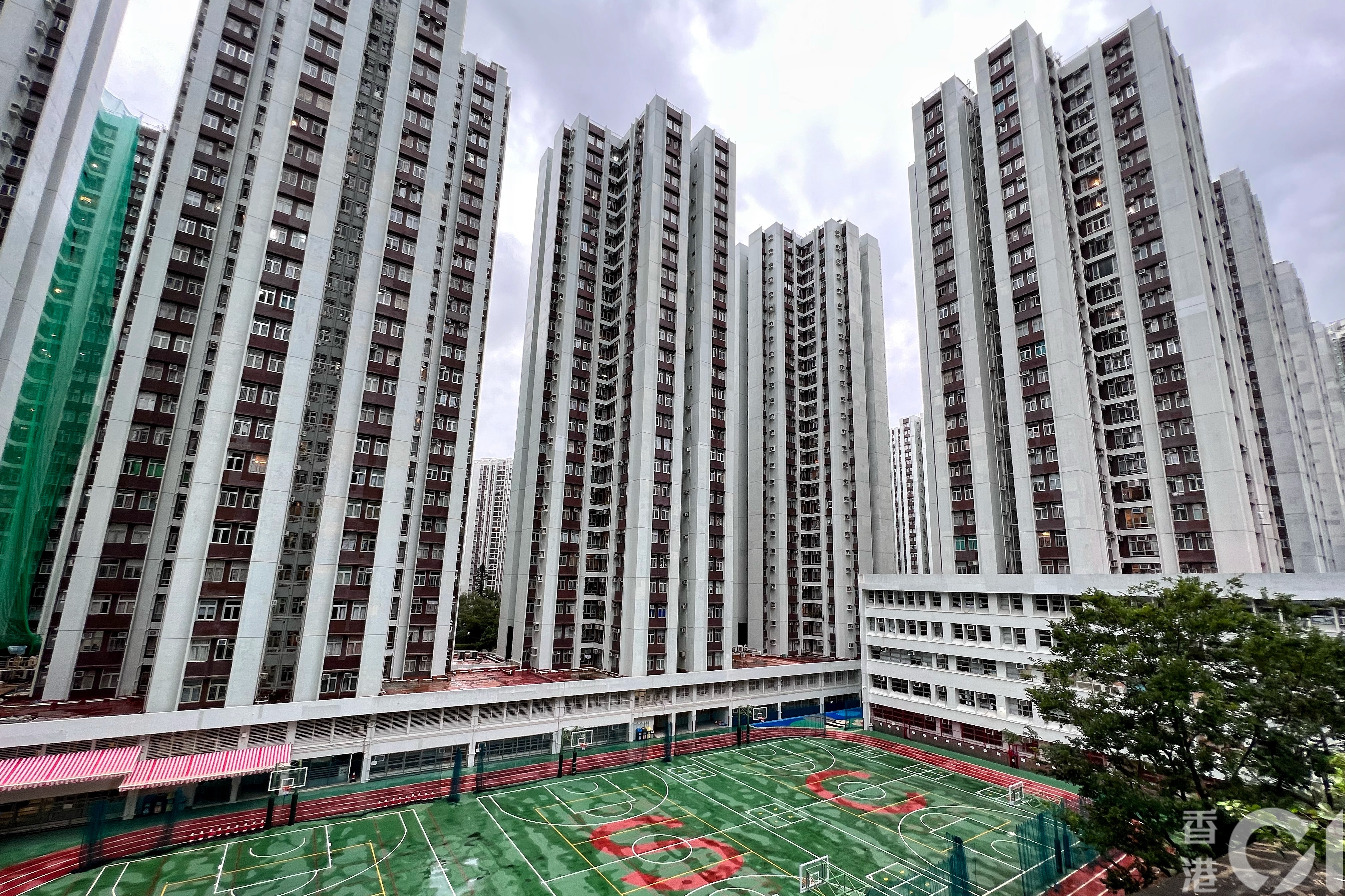 衞生署5月27日公布德思齊加拿大國際學校(DSC International School)爆疫,該校位於出現麥當勞群組的太古城。(羅君豪攝) 衞生署5月27日公布德思齊加拿大國際學校(DSC International School)爆疫,該校位於出現麥當勞群組的太古城。(羅君豪攝)