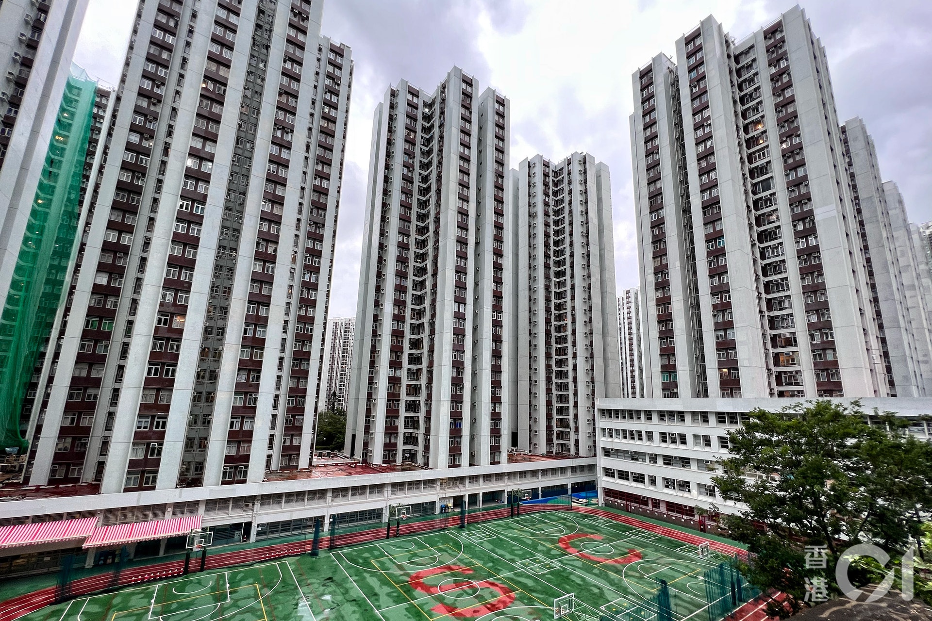 衞生署5月27日公布德思齊加拿大國際學校(DSC International School)爆疫,該校位於出現麥當勞群組的太古城。(羅君豪攝) 衞生署5月27日公布德思齊加拿大國際學校(DSC International School)爆疫,該校位於出現麥當勞群組的太古城。(羅君豪攝)