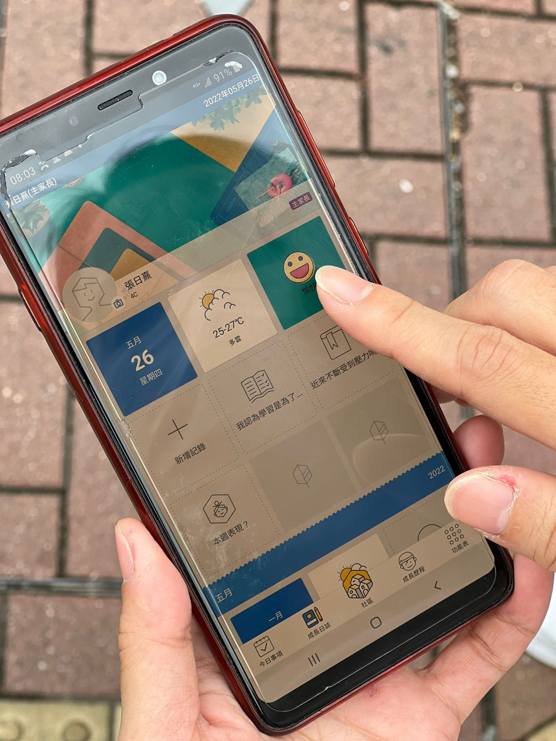 張太每晚會提醒孩子做記錄。(受訪者提供) 張太每晚會提醒孩子做記錄。(受訪者提供)