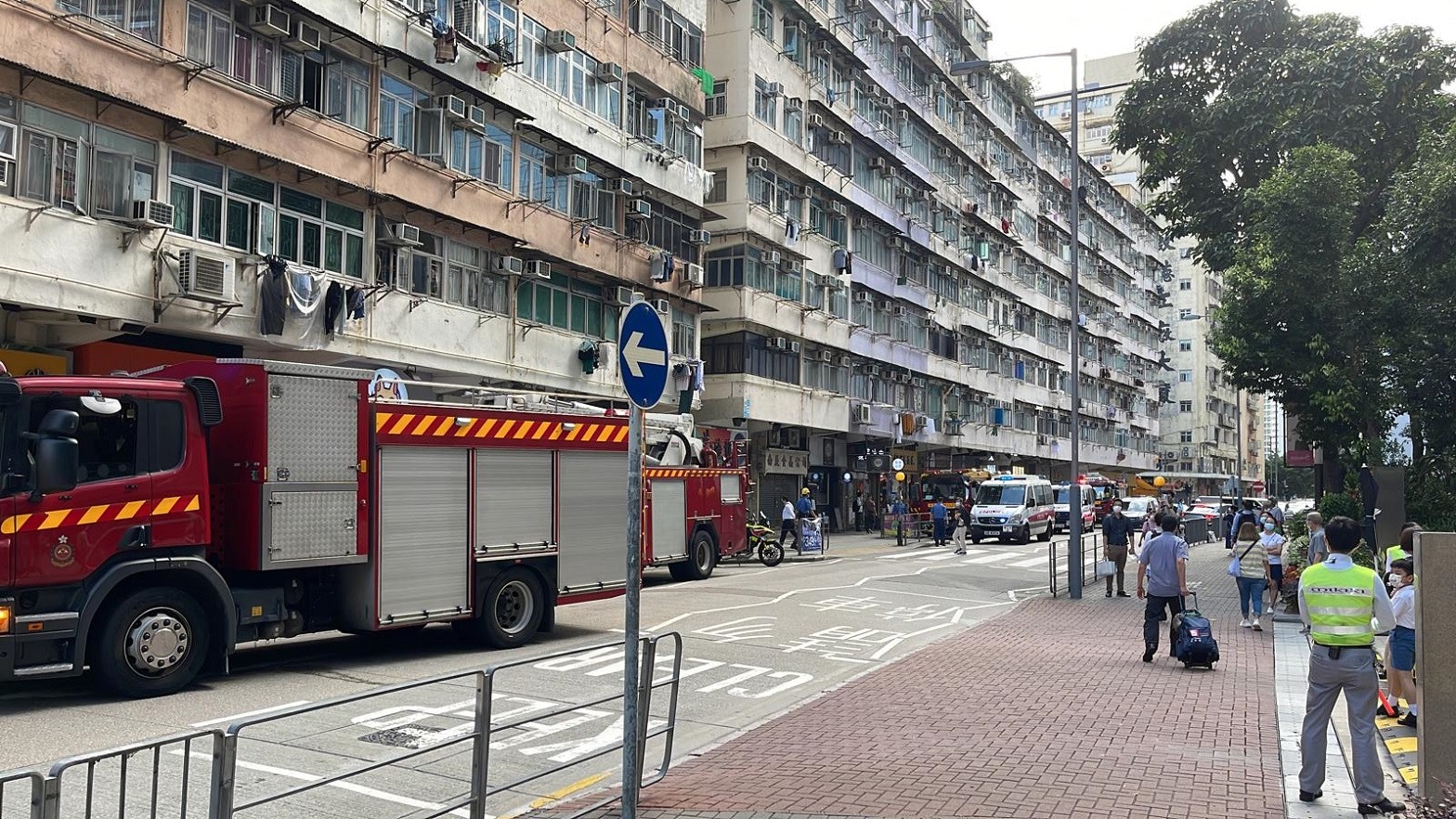 珍惜生命 新蒲崗景福街女子企跳消防開氣墊戒備