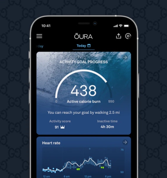 透過專用的 Oura App，用戶可以得到自己分別在睡眠（Sleep）、活動（Activity）及準備情況（Readiness）等三個日常分數，讓用戶更了解自己的身體狀況。