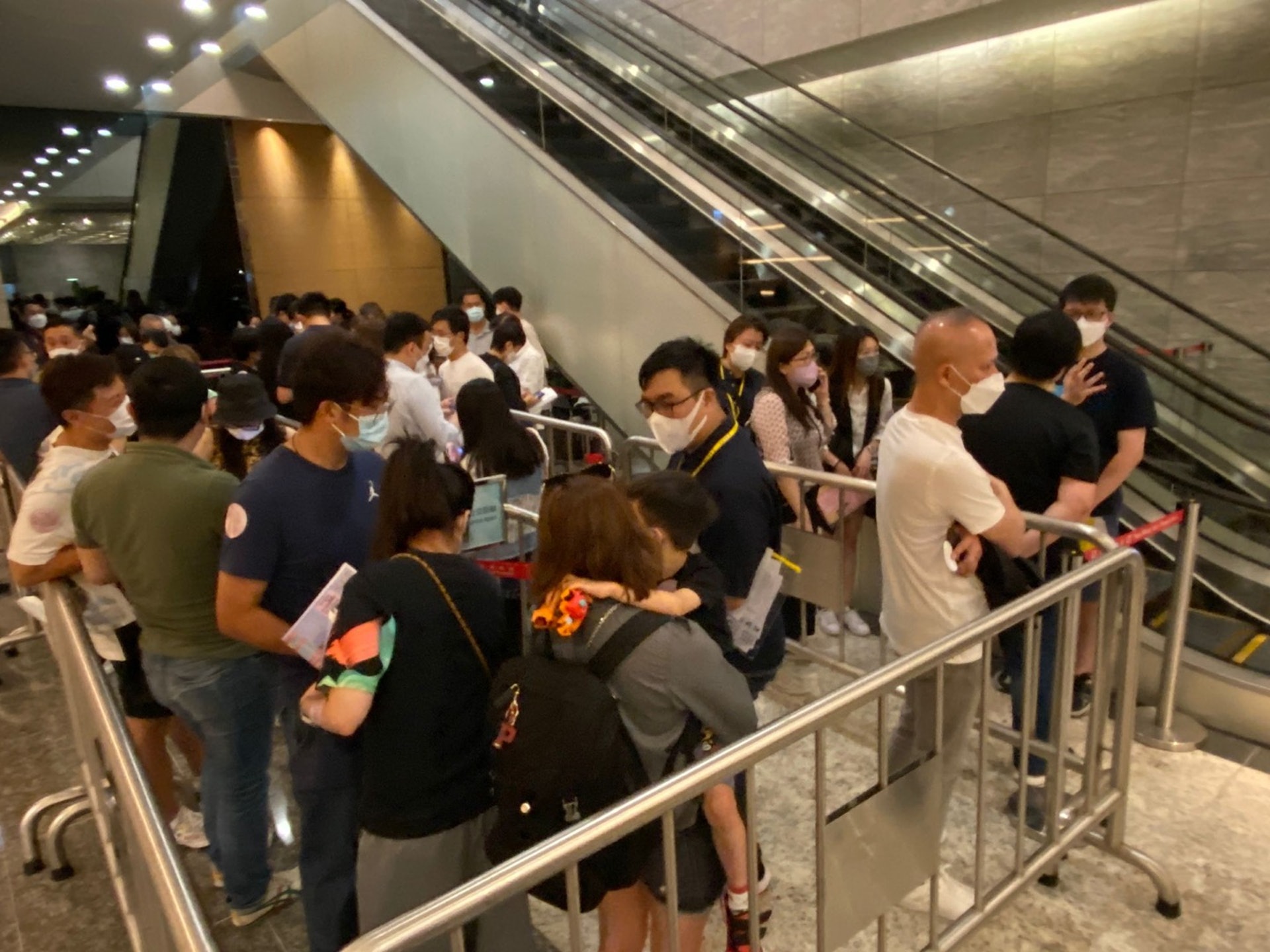 位於柯士甸環球貿易廣場(ICC) 的售樓處現場。 位於柯士甸環球貿易廣場(ICC) 的售樓處現場。
